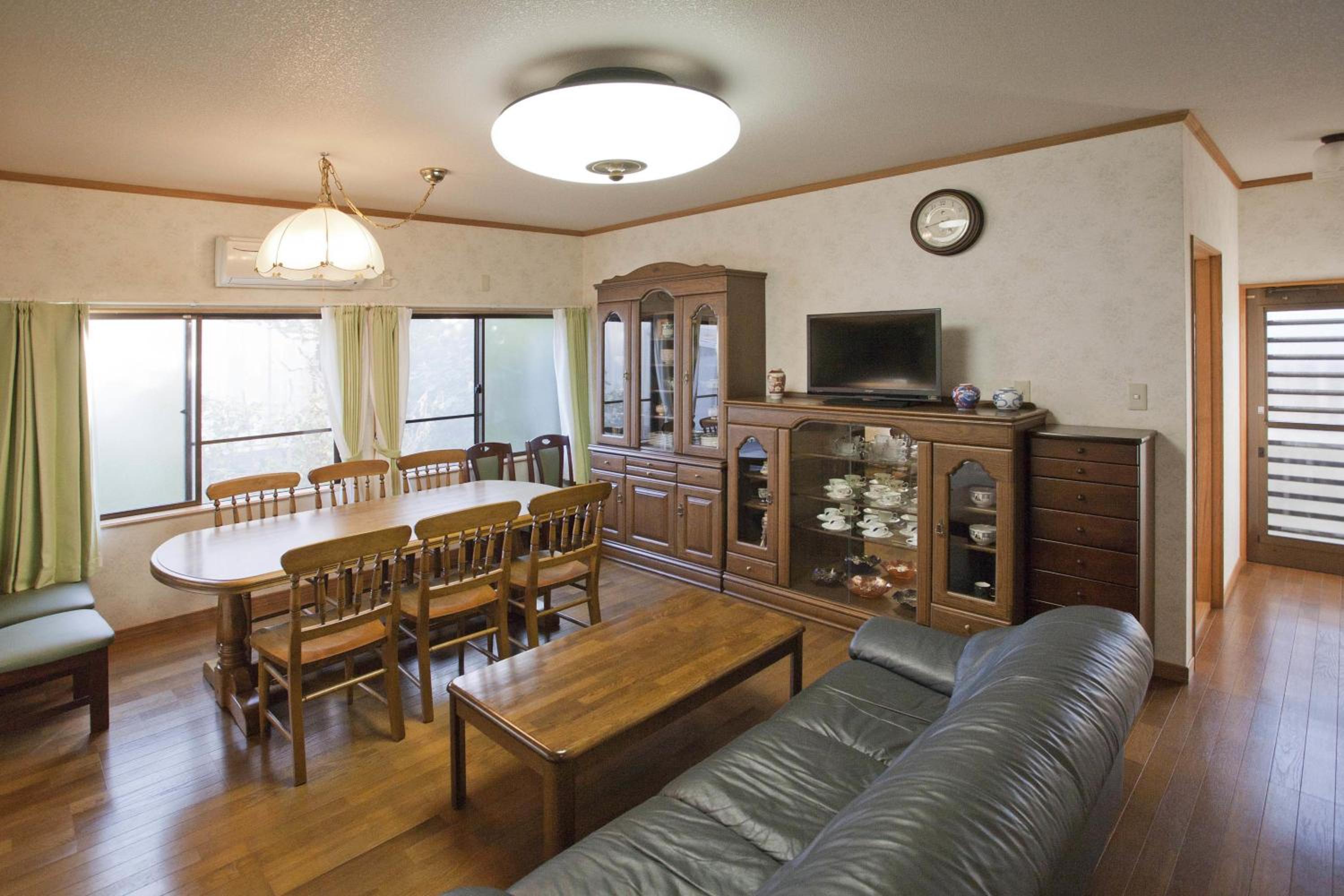 Three-Bedroom House photo 3