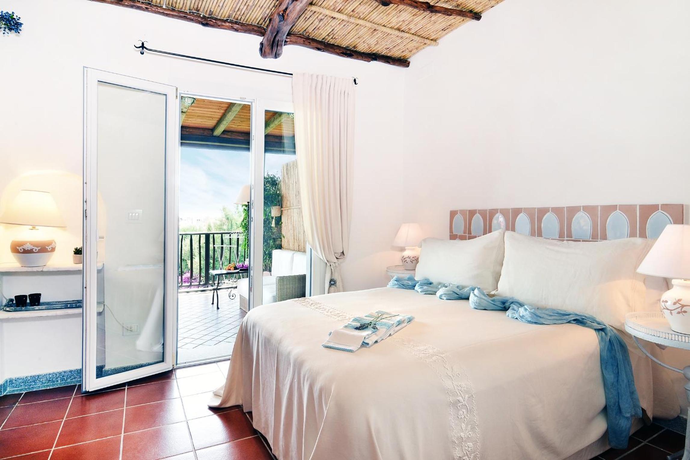 Deluxe Double Room with Balcony and Sea View