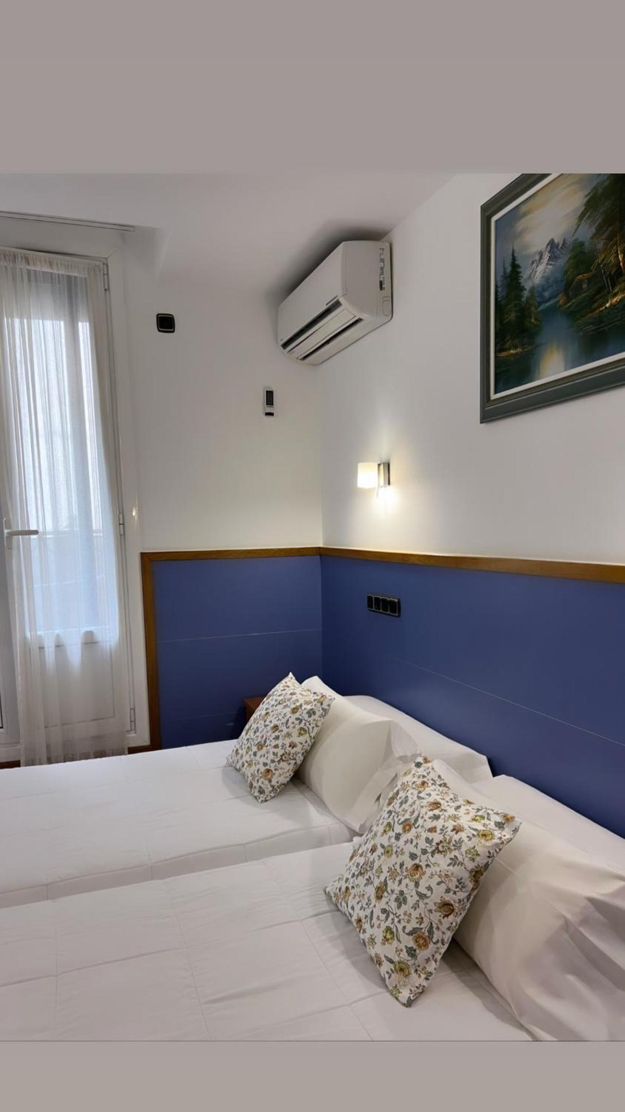 Double or Twin Room with Balcony photo 3