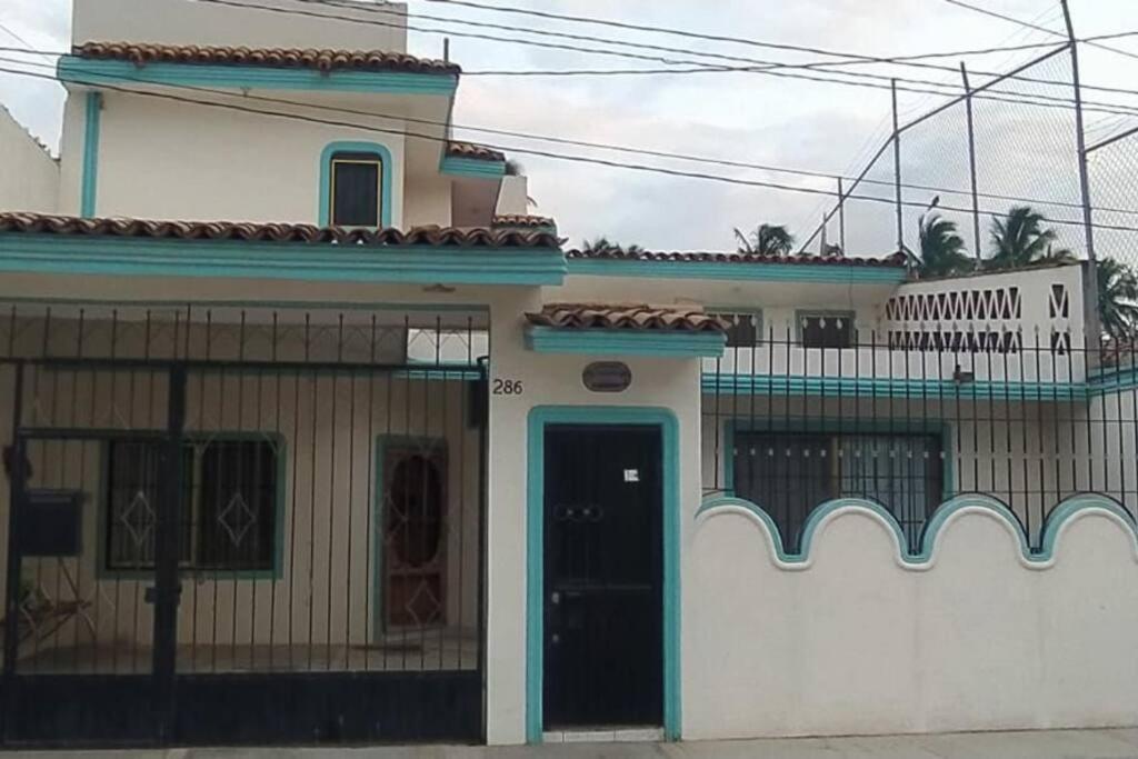 Four-Bedroom House photo 2