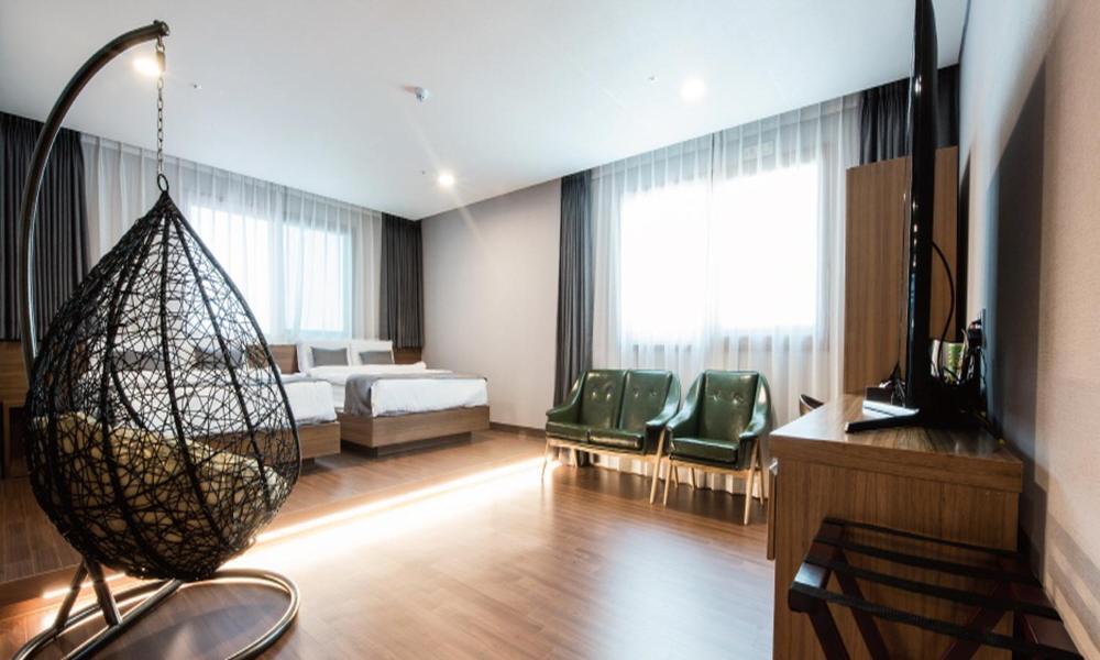 Premier Corner Suite - 4 People