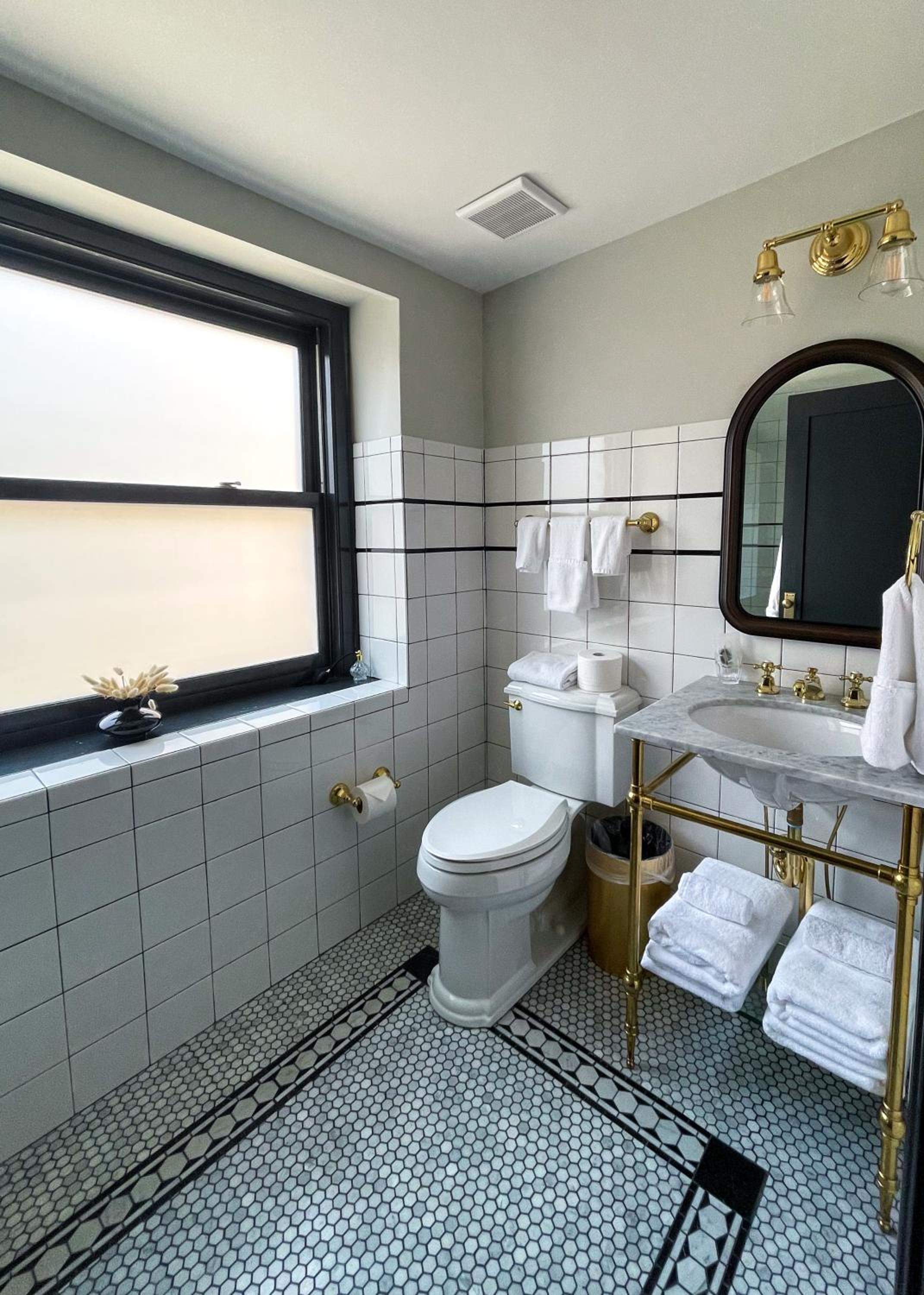 Deluxe Queen Room - Photo 3