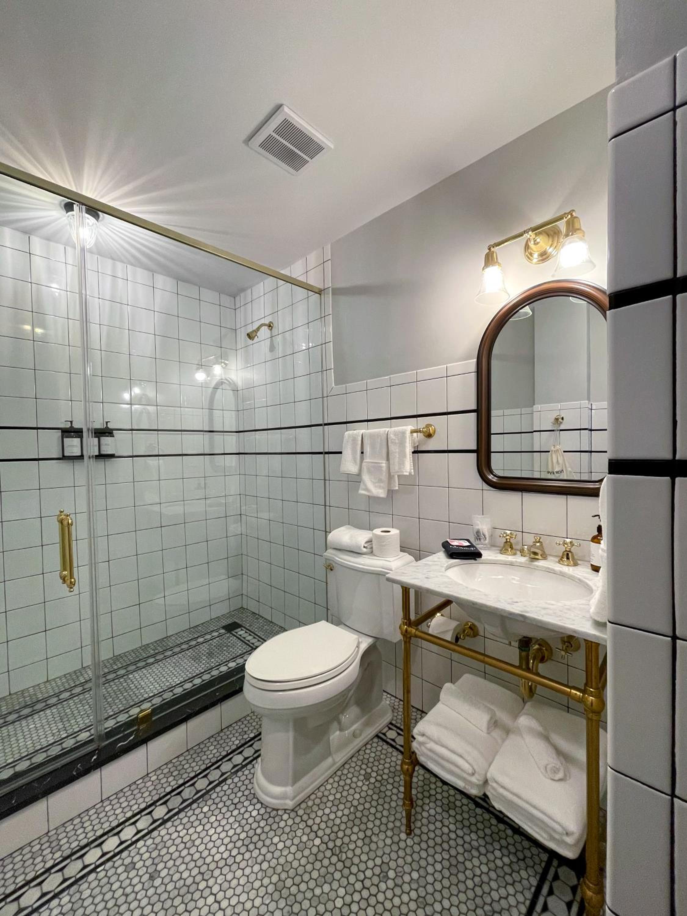 Two-Bedroom Suite - Photo 2