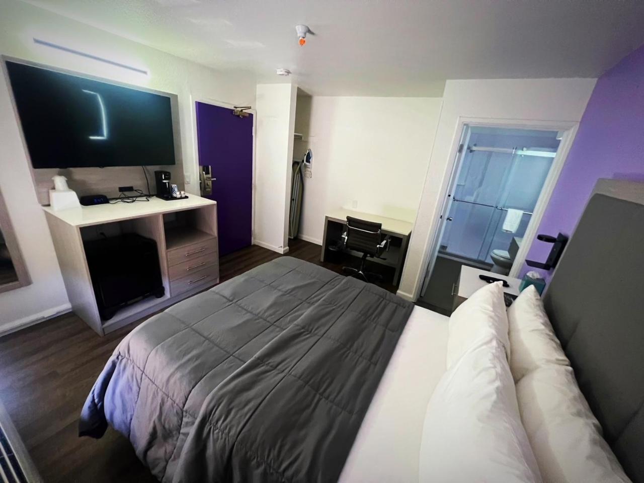 Deluxe Room (1 adult + 1 child) - Photo 1