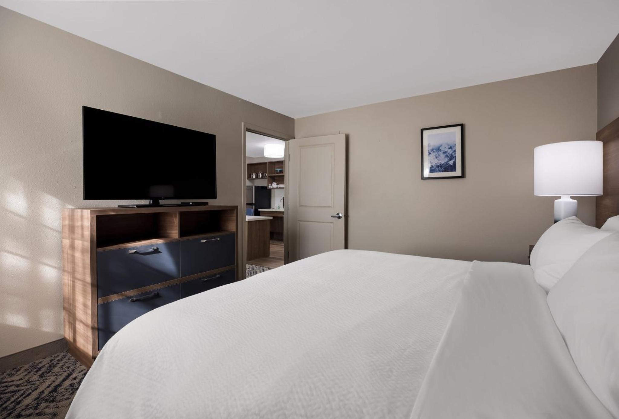 King Studio Suite with Kitchen - Photo 3