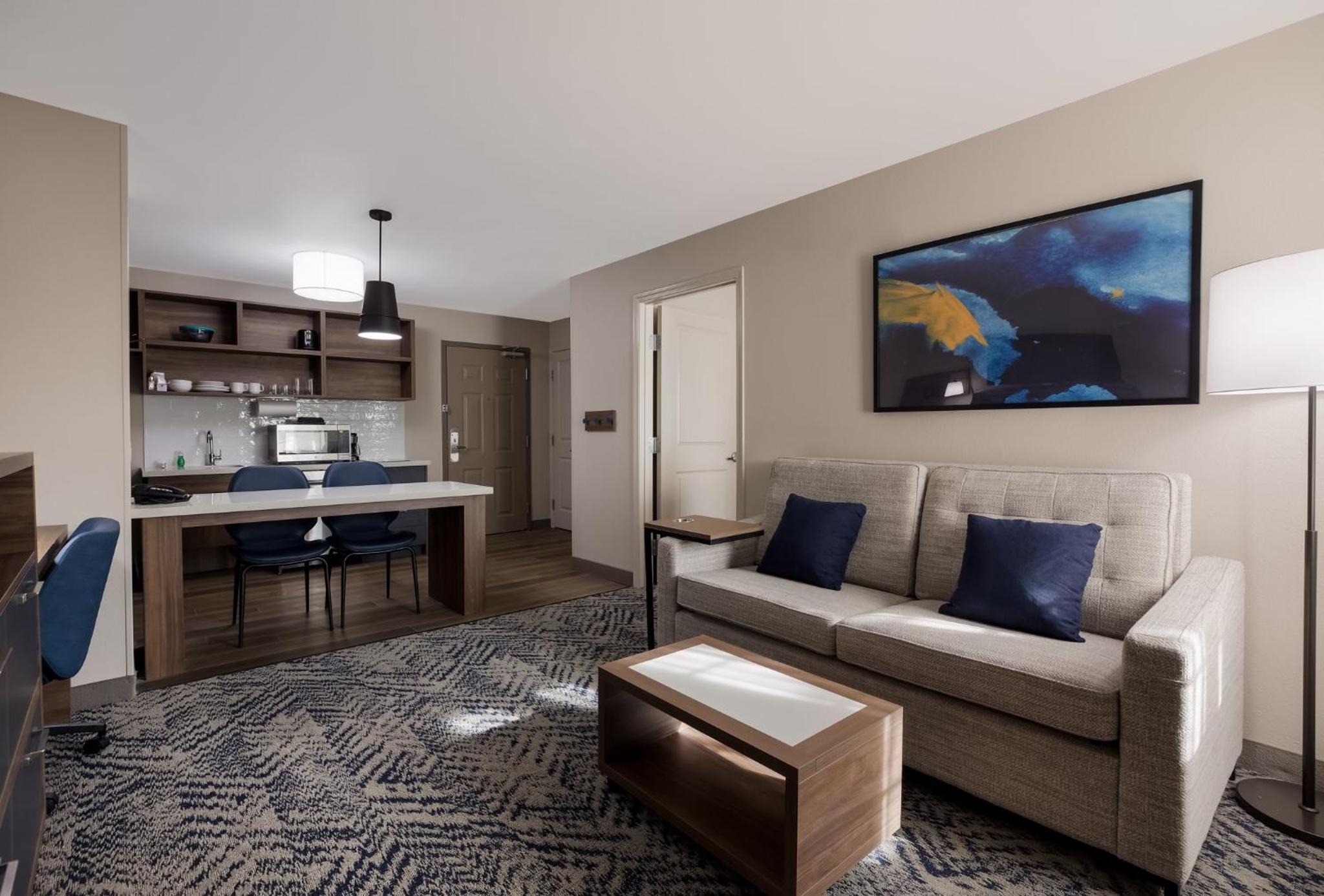 King Studio Suite with Kitchen - Photo 8