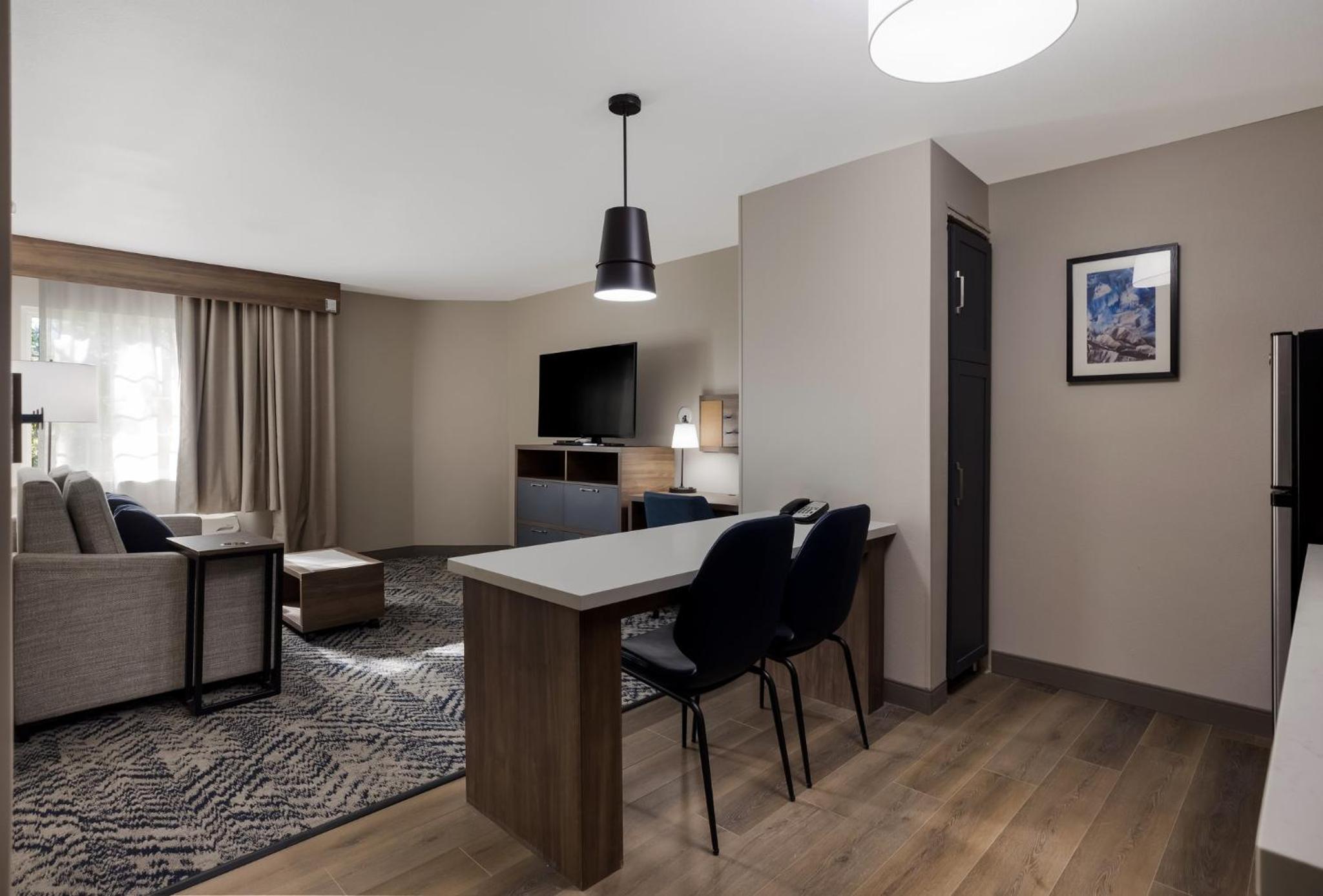 King Studio Suite with Kitchen - Photo 6