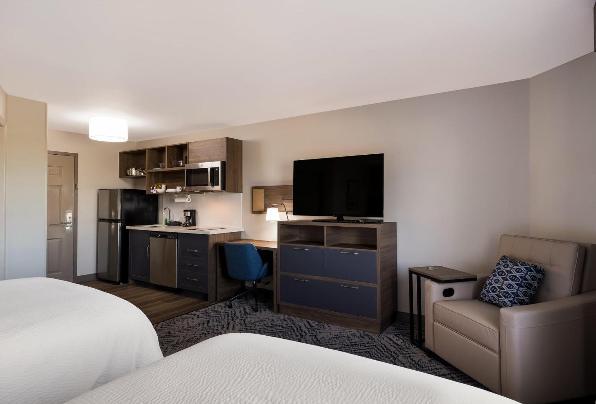Studio Suite - Photo 2