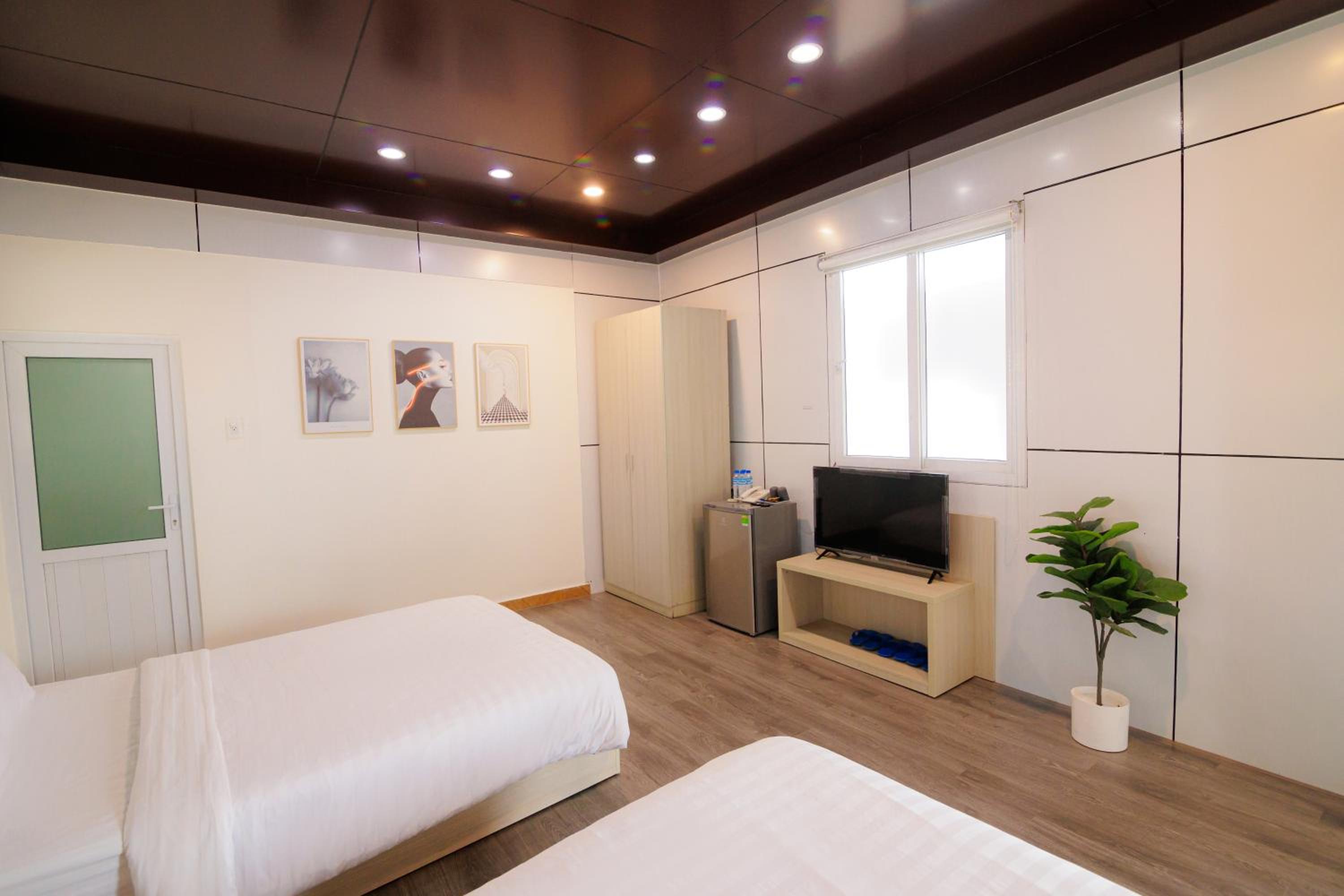 Family Room - Photo 11
