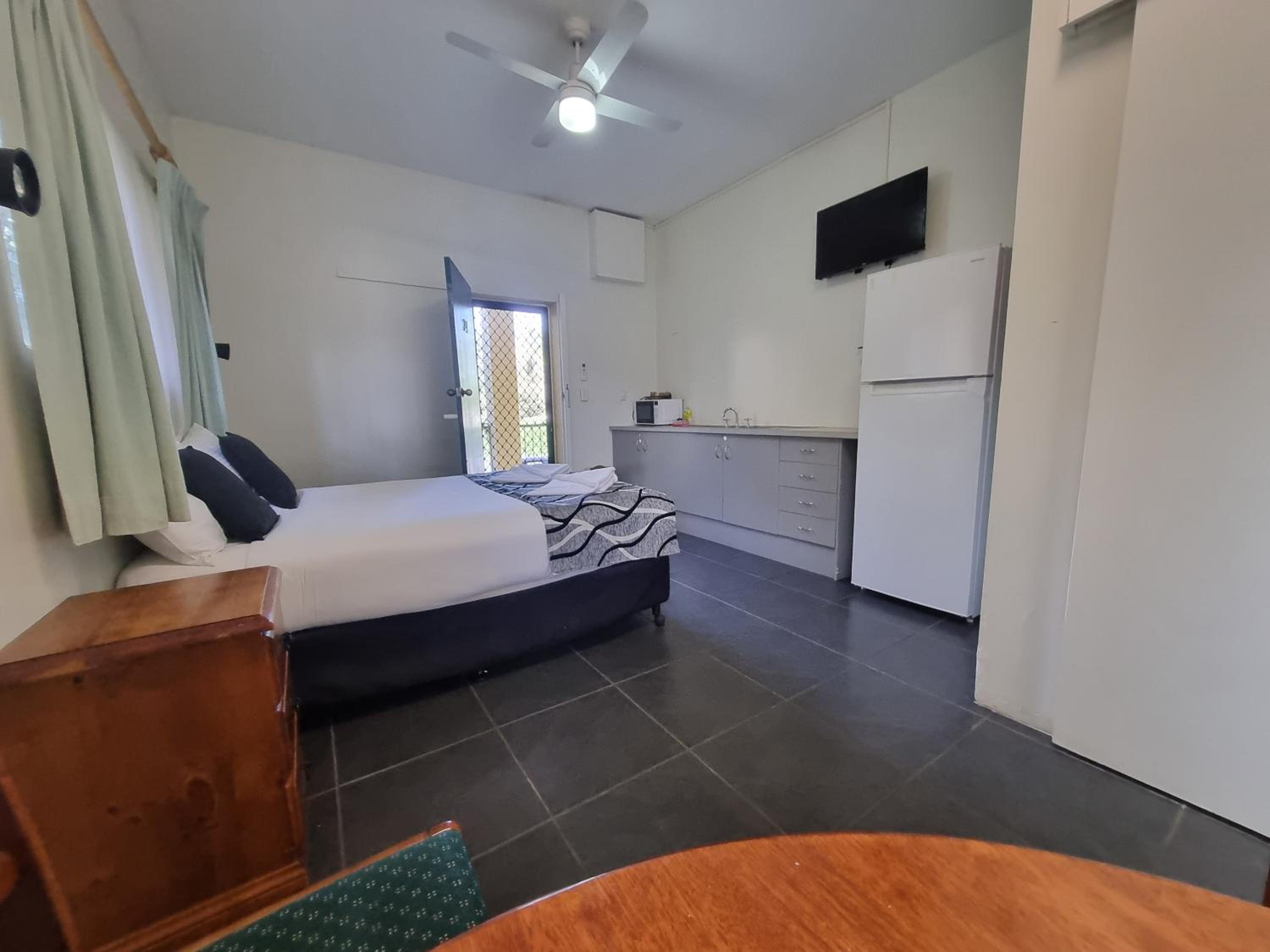 Twin Room with Extra Bed - Photo 2