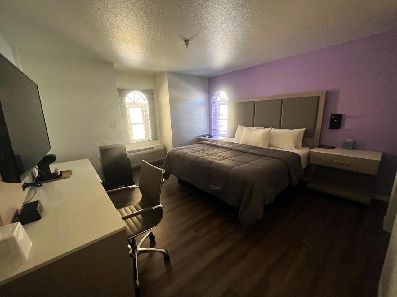 Standard King Room - Photo 1