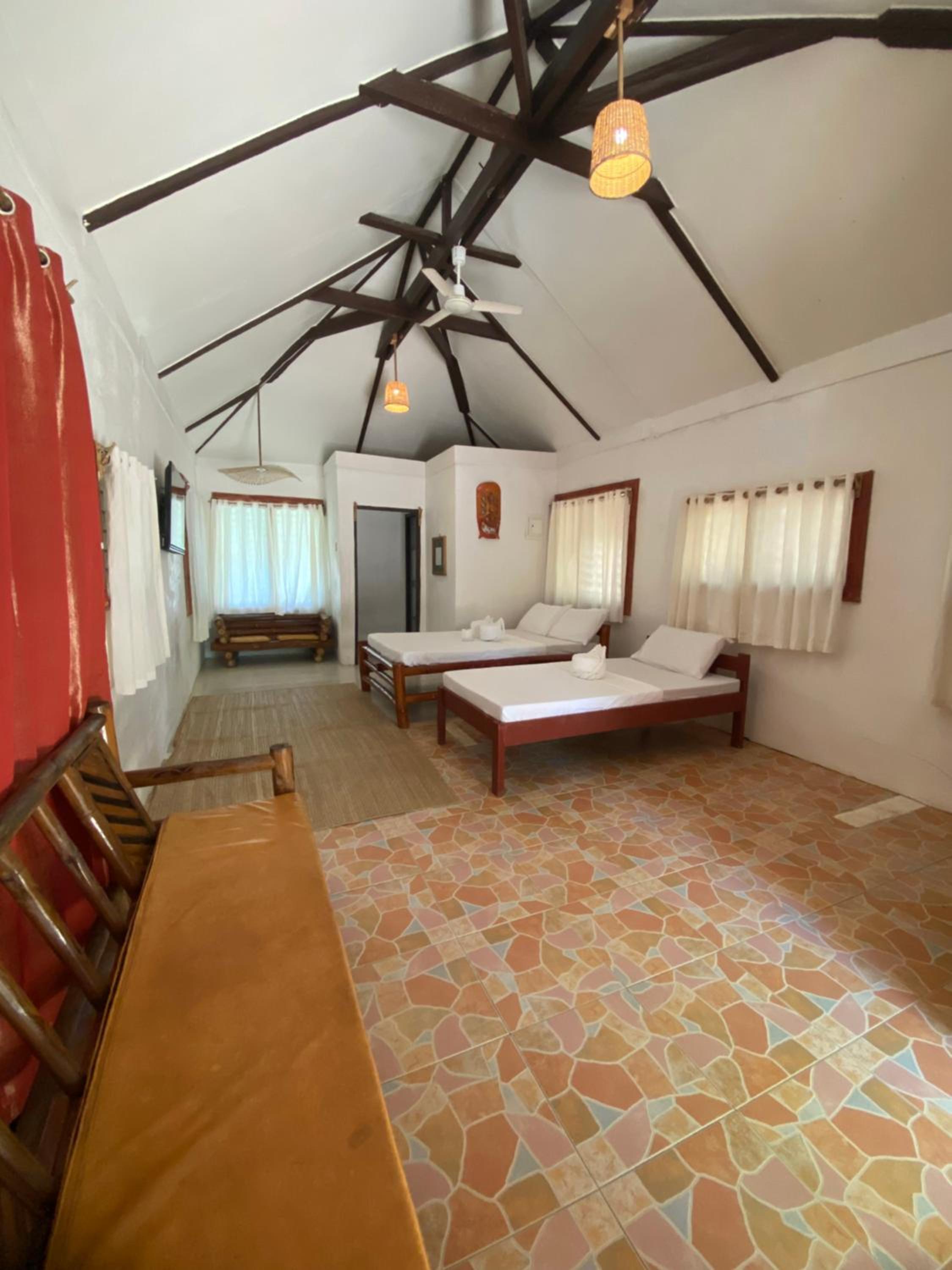Standard Queen Room with Two Queen Beds photo 2