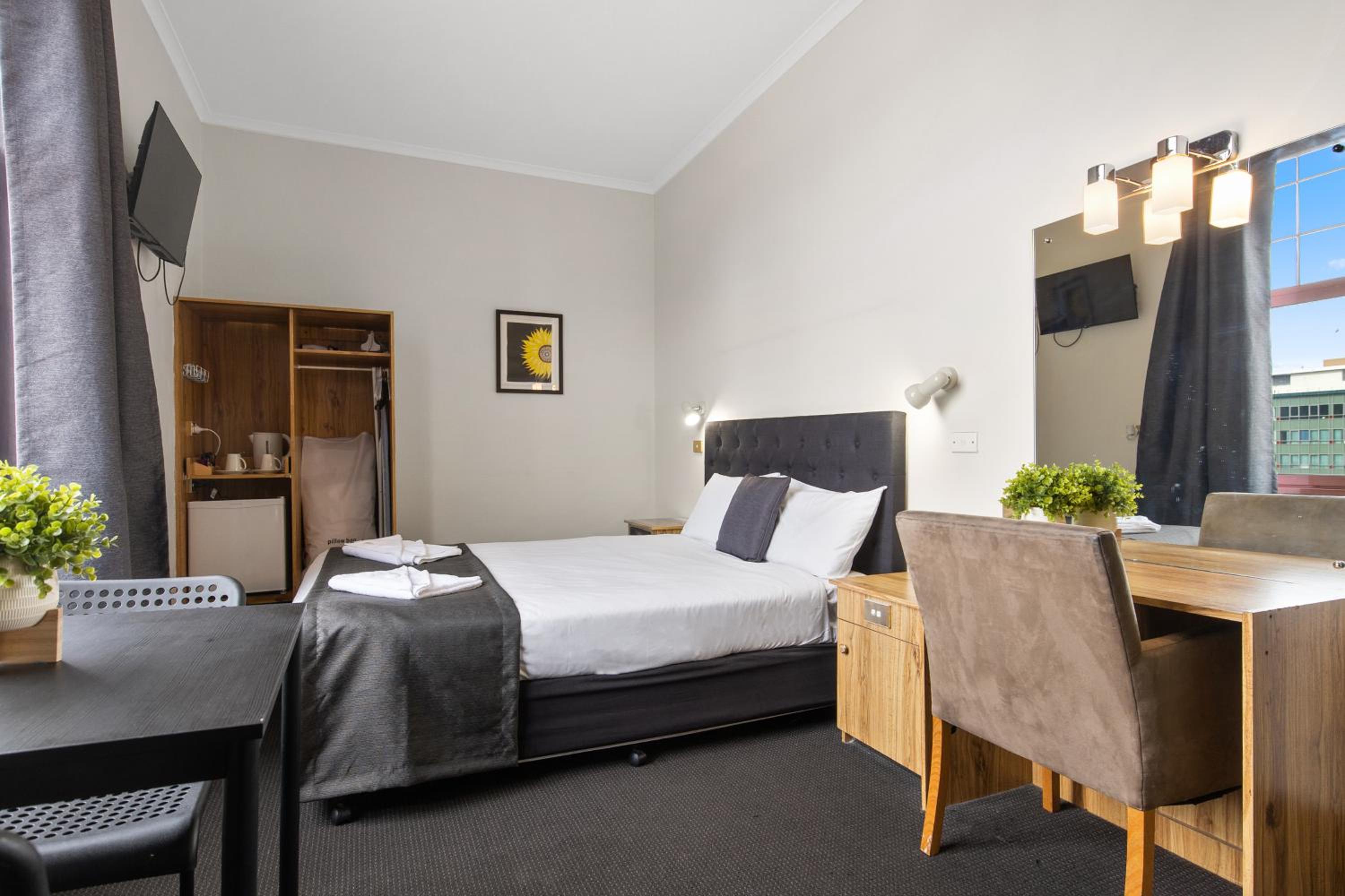 Queen Room - Photo 5