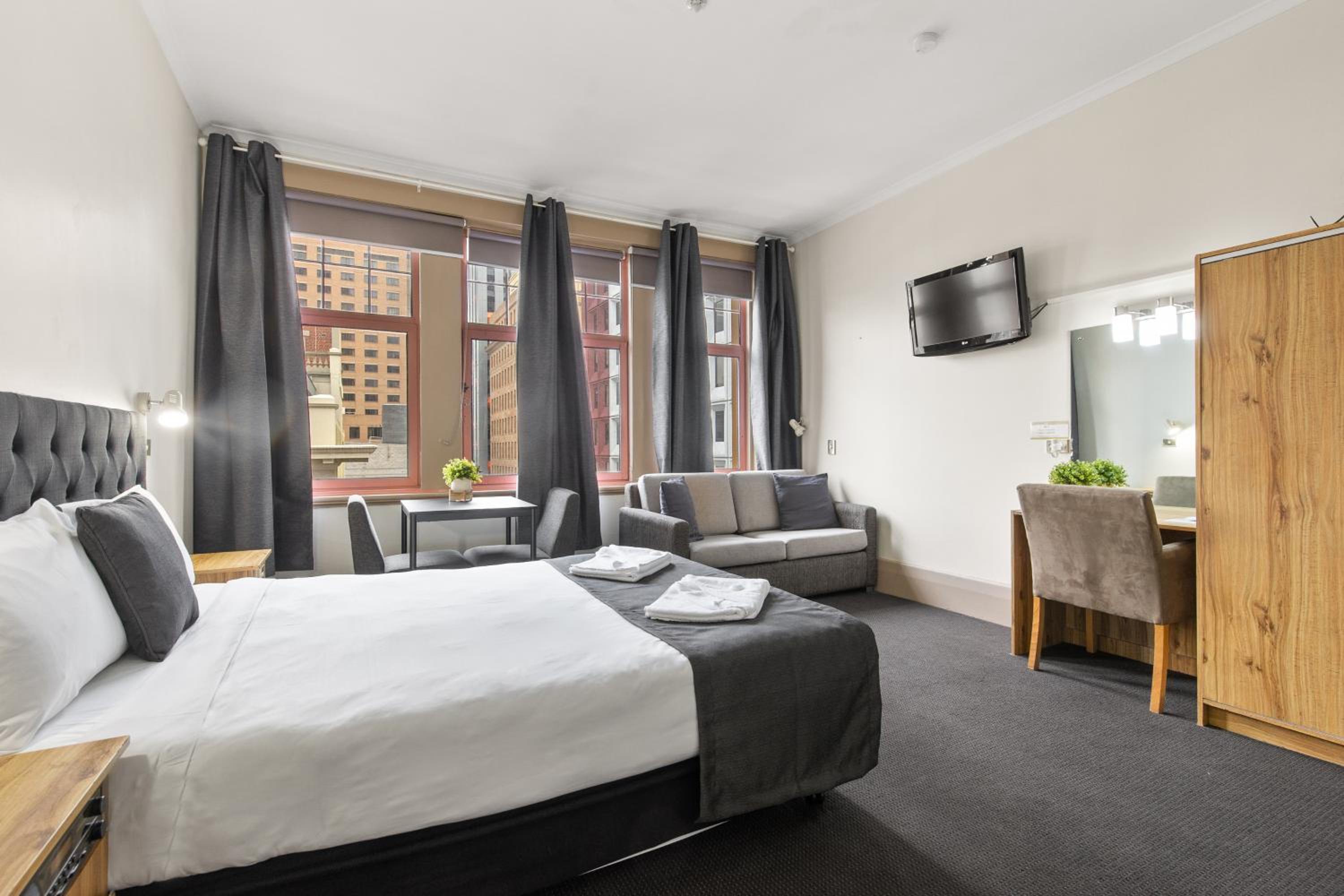 Deluxe Queen Room - Photo 5