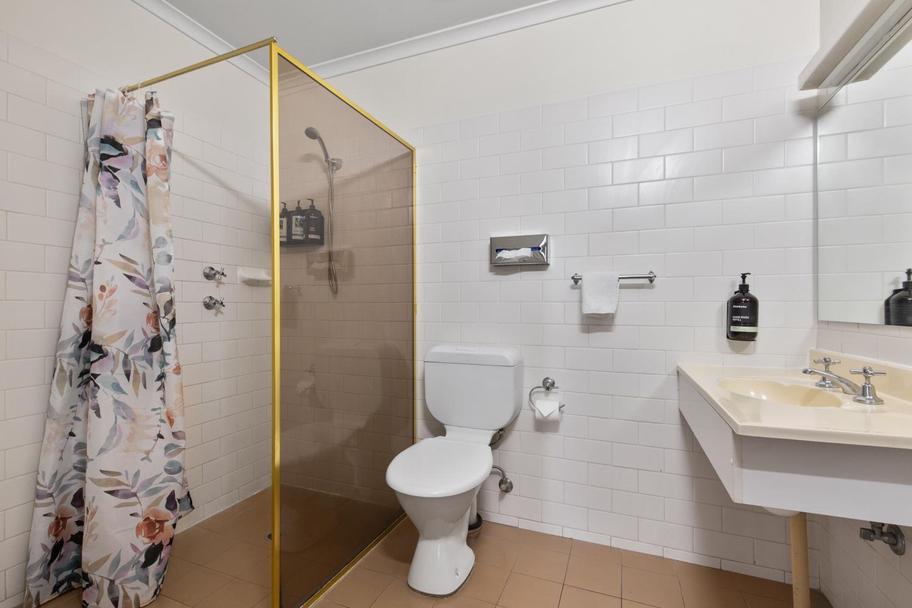 Deluxe Queen Room - Photo 3