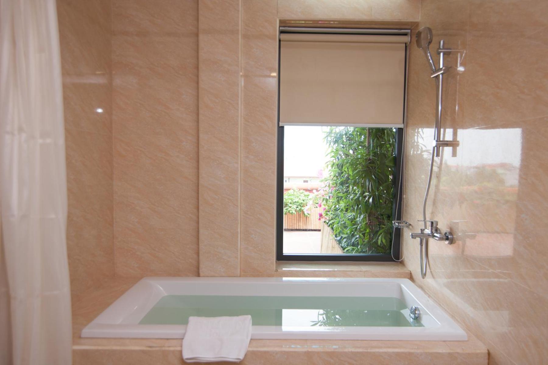Double Room with Pool View photo 3