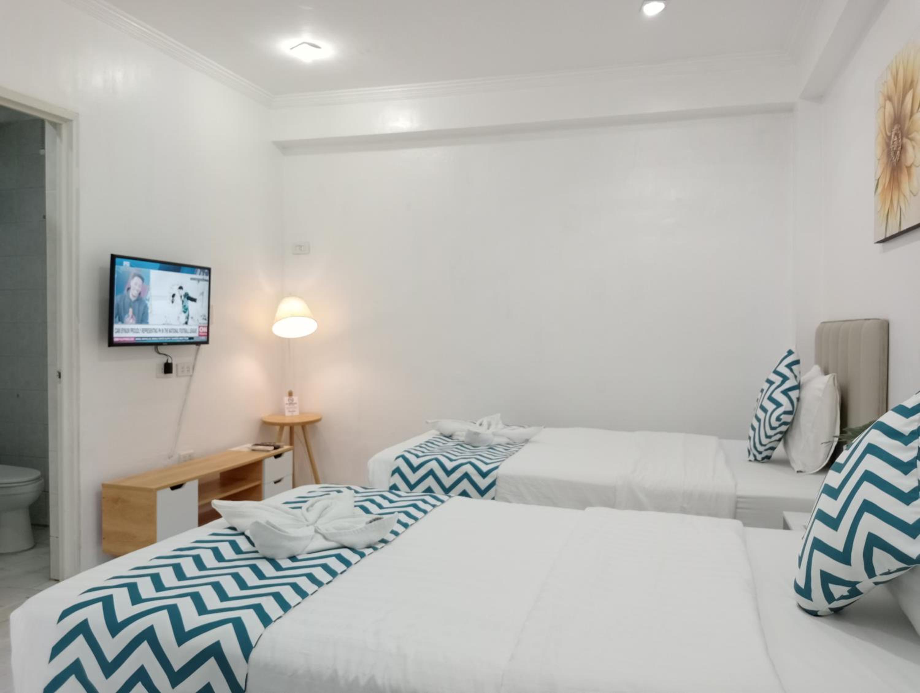 Standard Twin Room - Photo 4