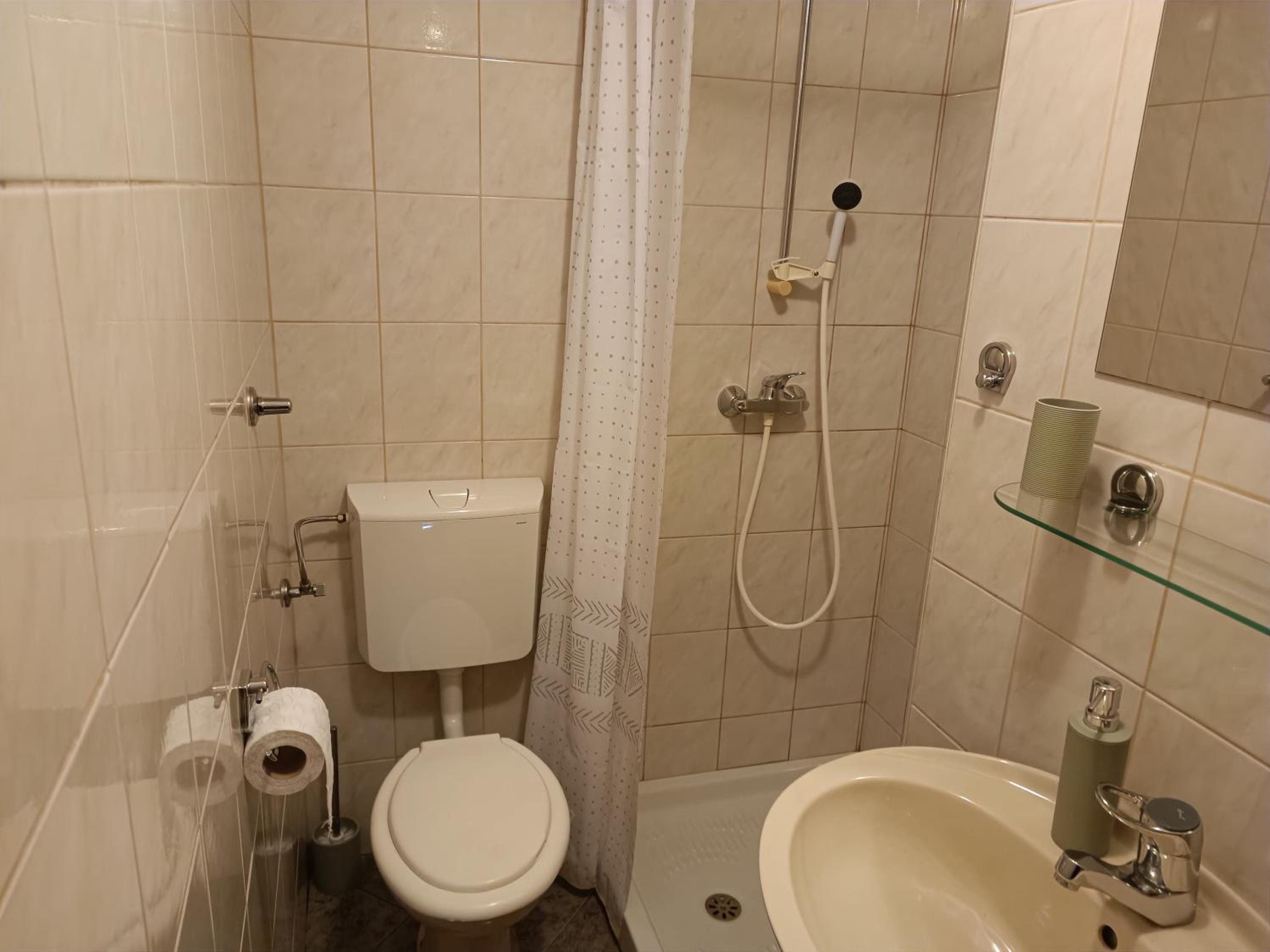One-Bedroom Apartment photo 2