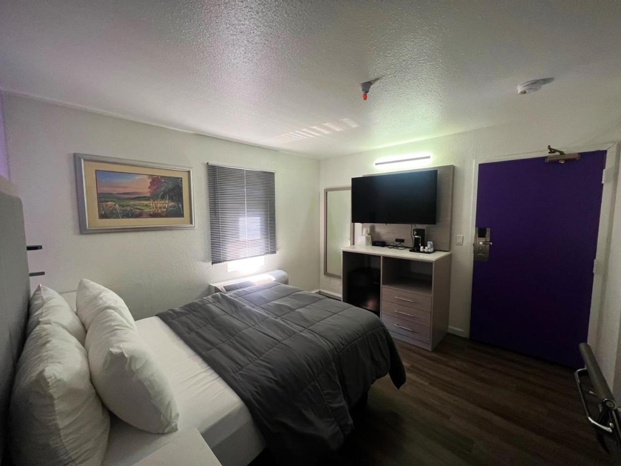 Deluxe Room (1 adult + 1 child) - Photo 2