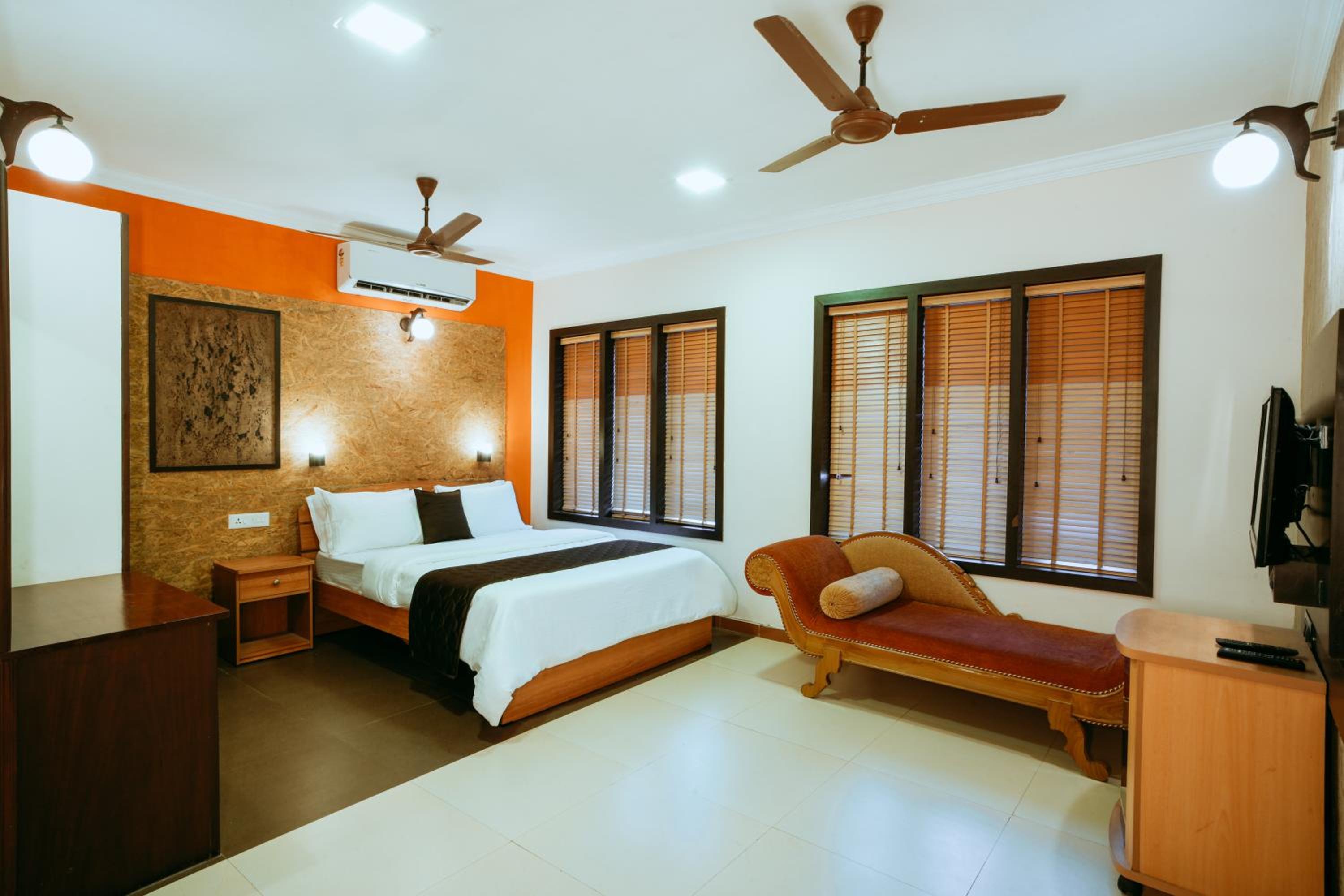 Deluxe Queen Room