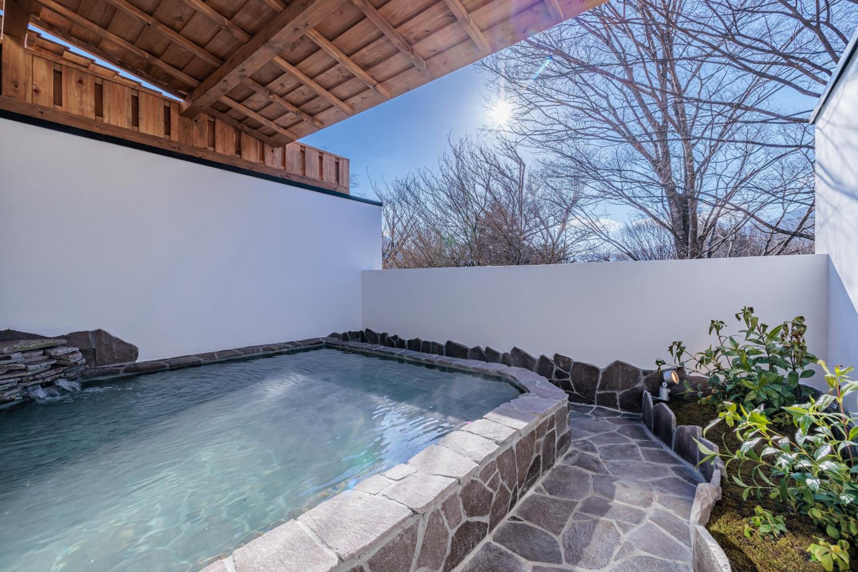 Japanese-Style Family Room with Open-Air Bath - Included free drink thumbnail 5