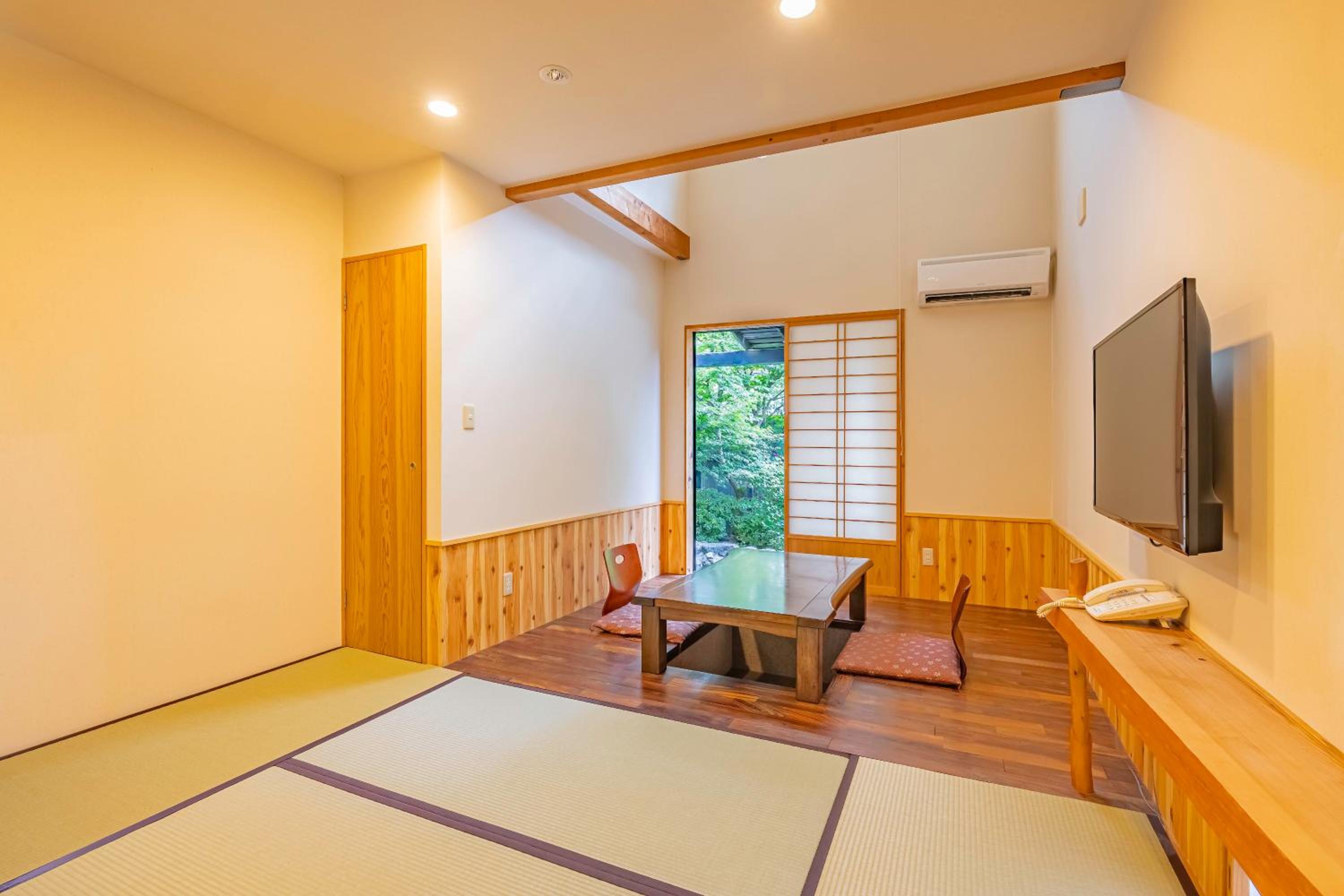 Japanese-Style Family Room with Open-Air Bath - Included free drink