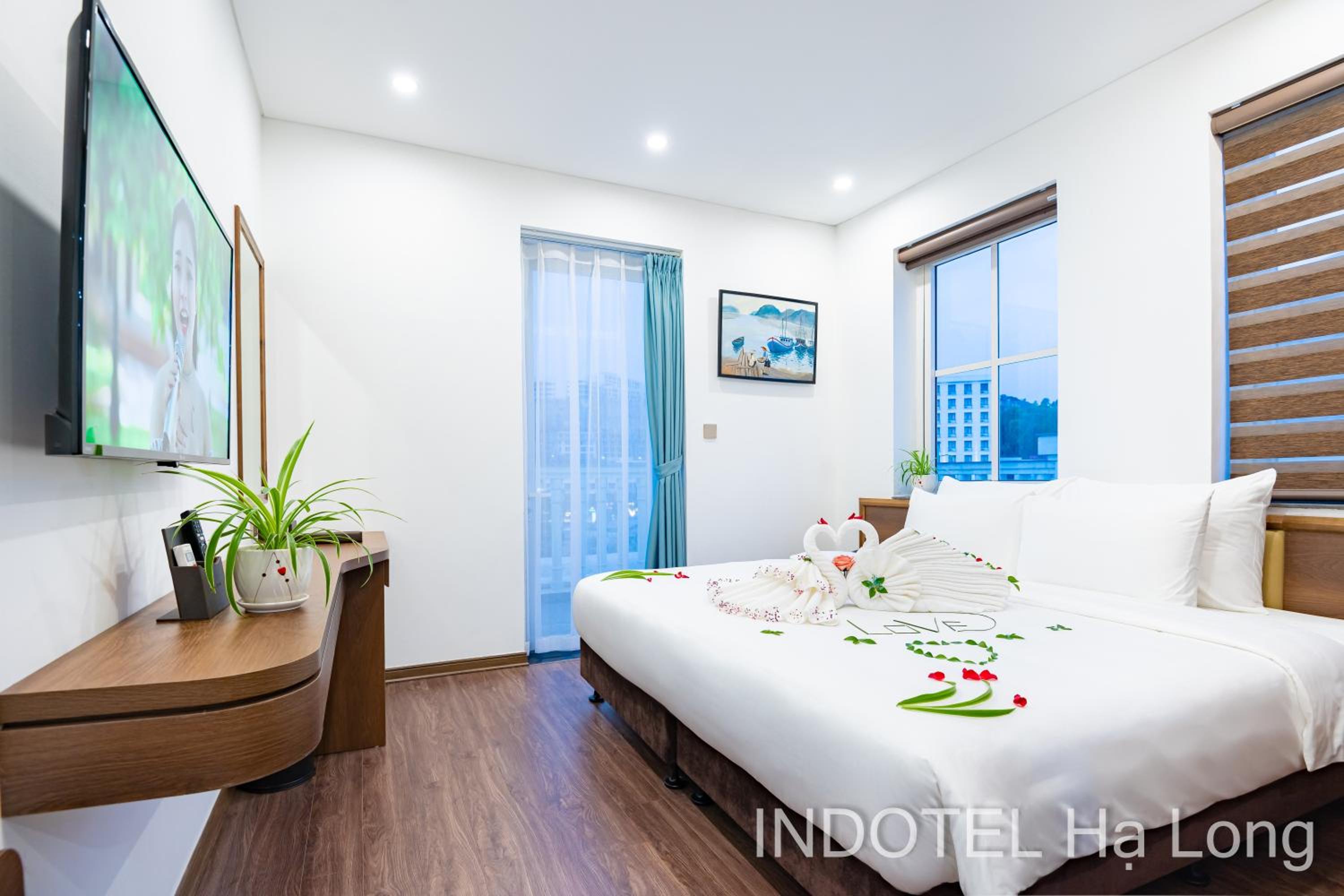 Suite with City View - Photo 18