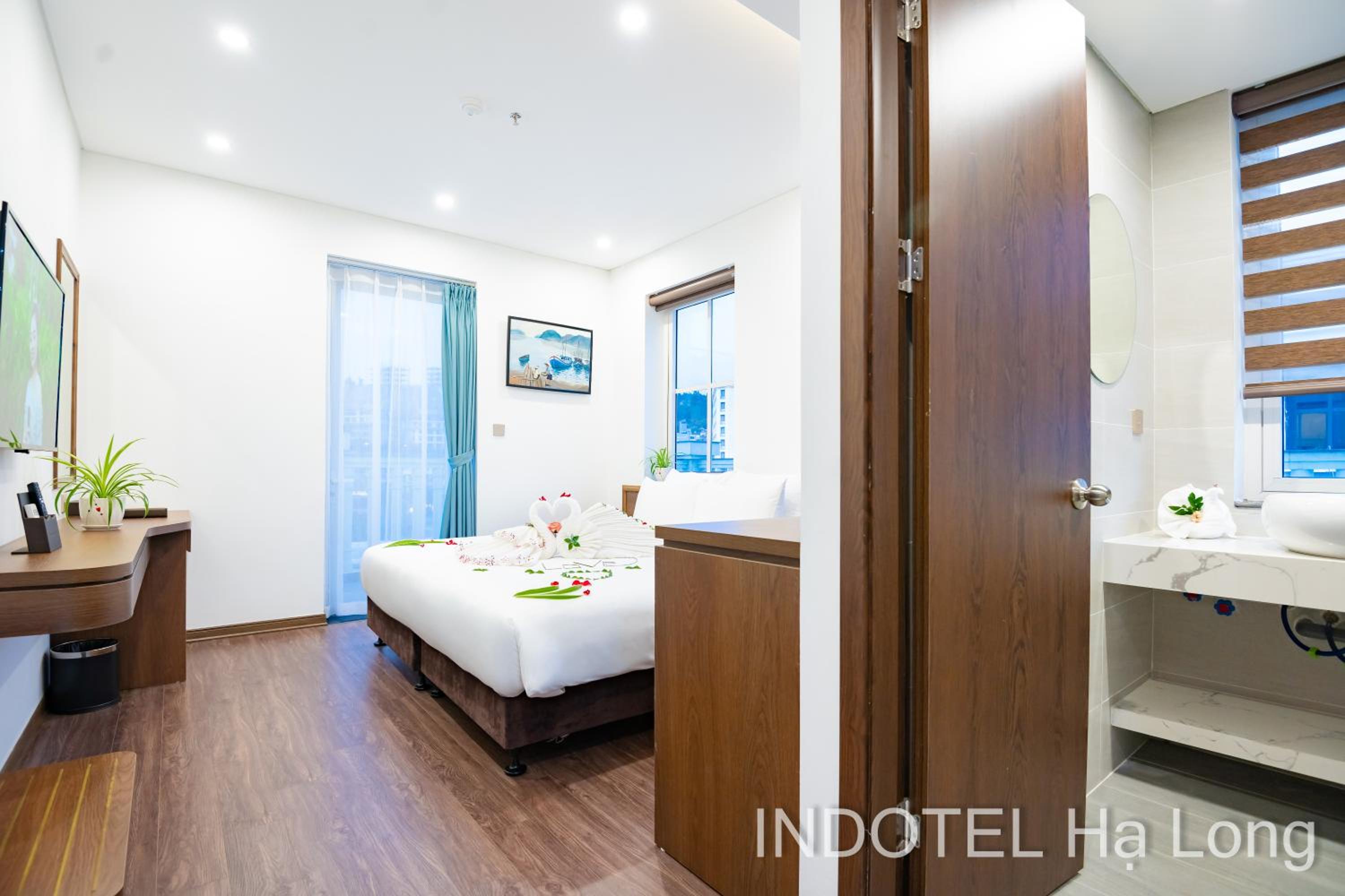 Suite with City View - Photo 20