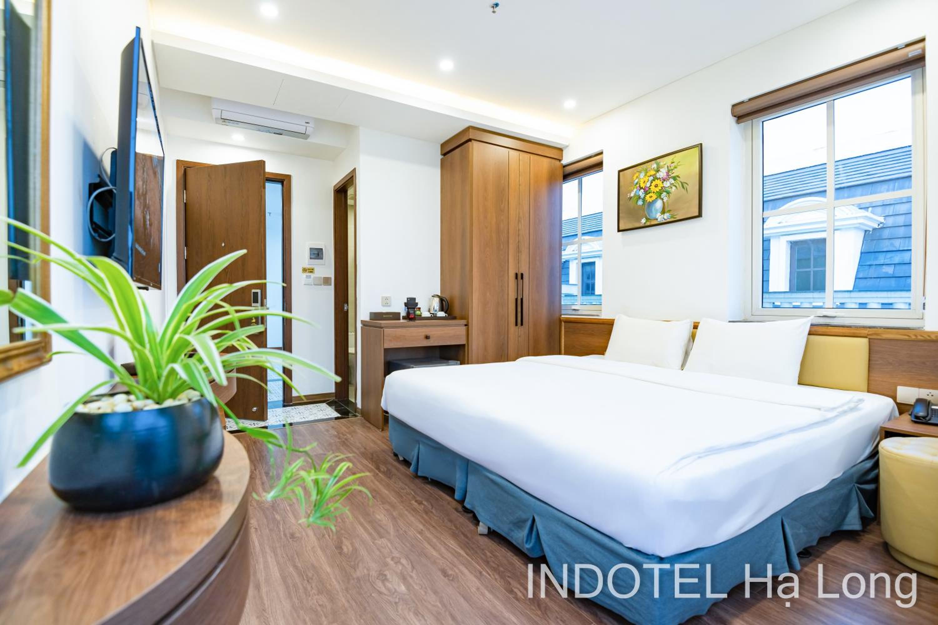 Suite with City View - Photo 21
