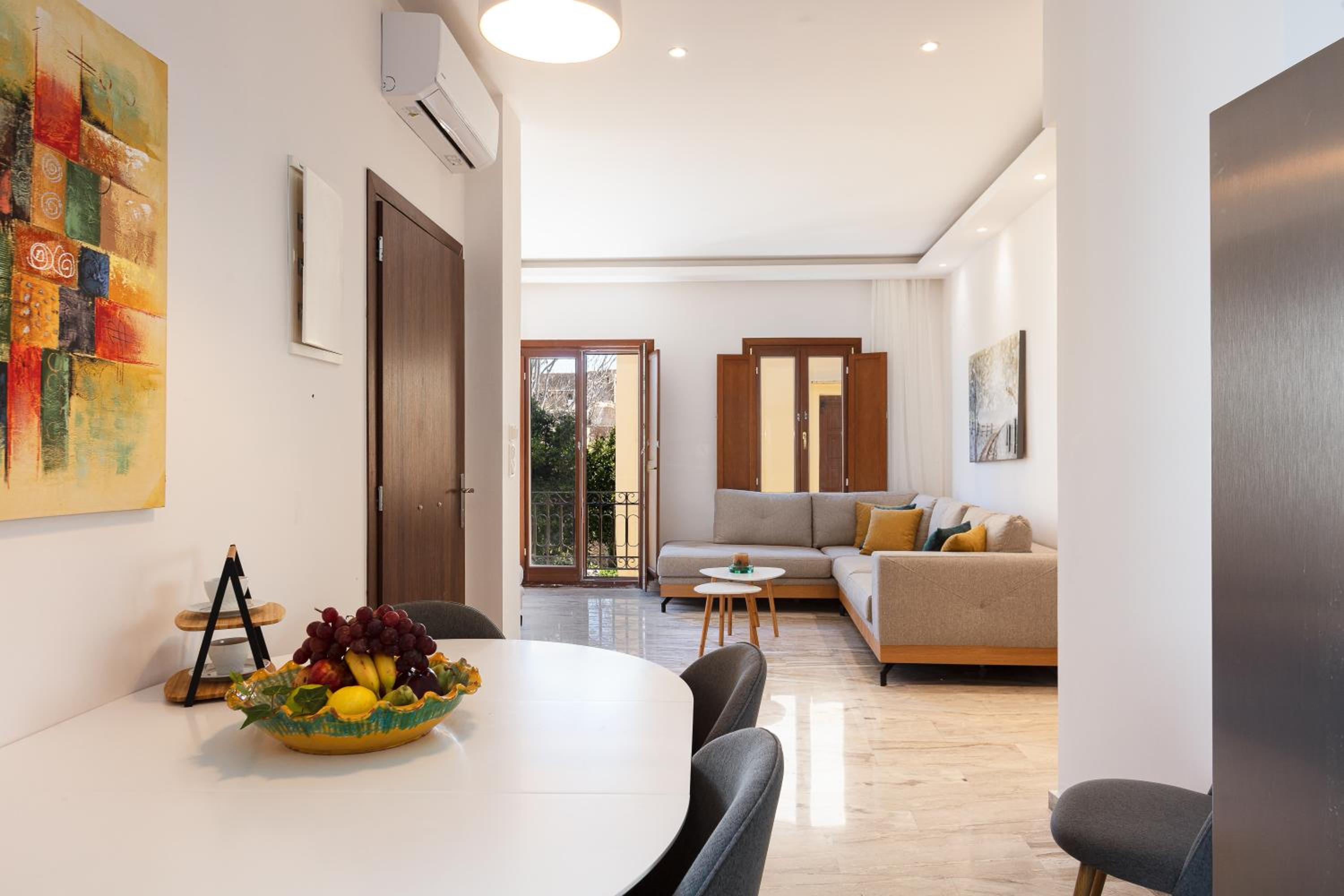 Deluxe King Suite photo 2