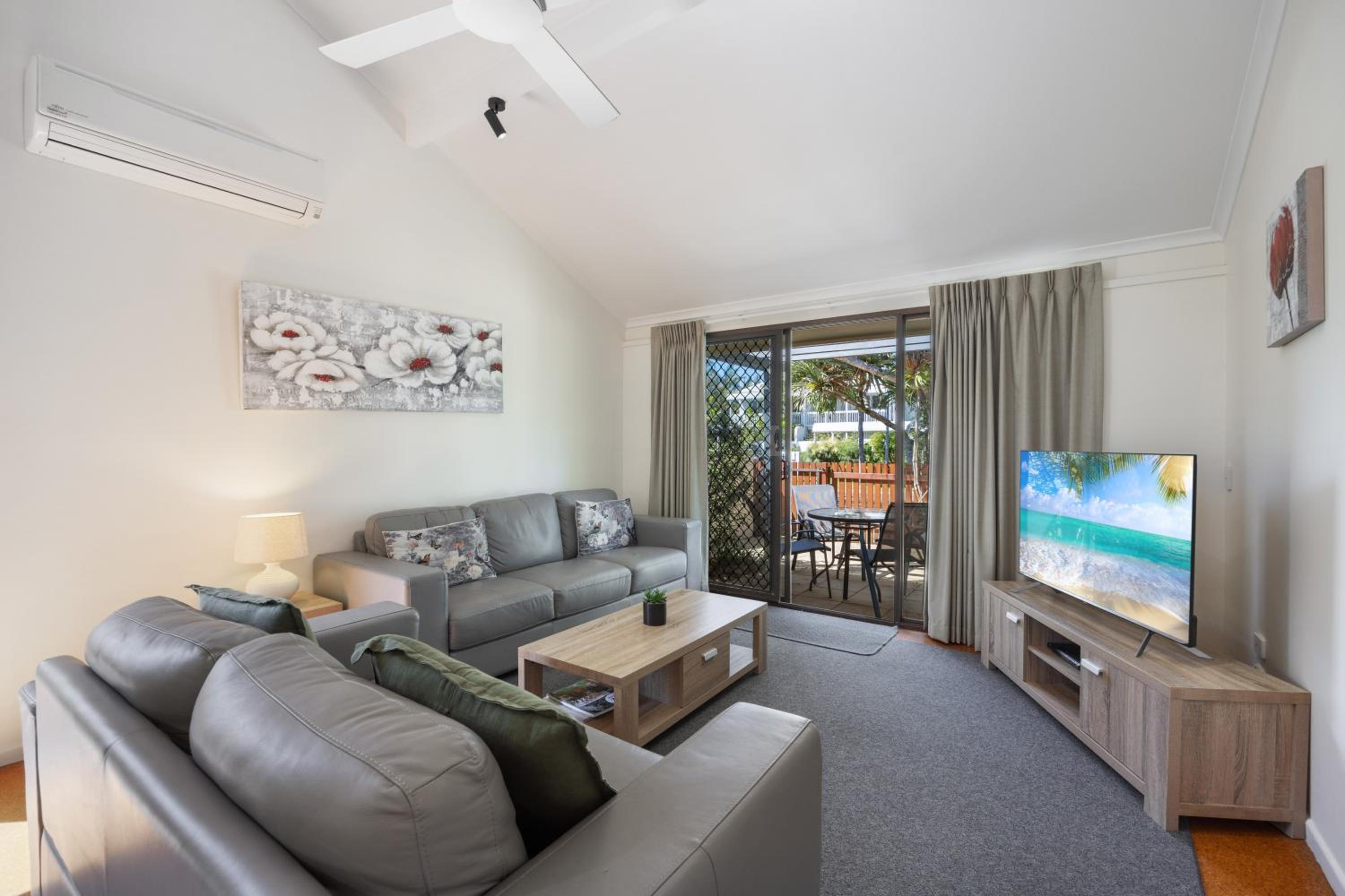 Two-Bedroom Single Story Villa photo 2