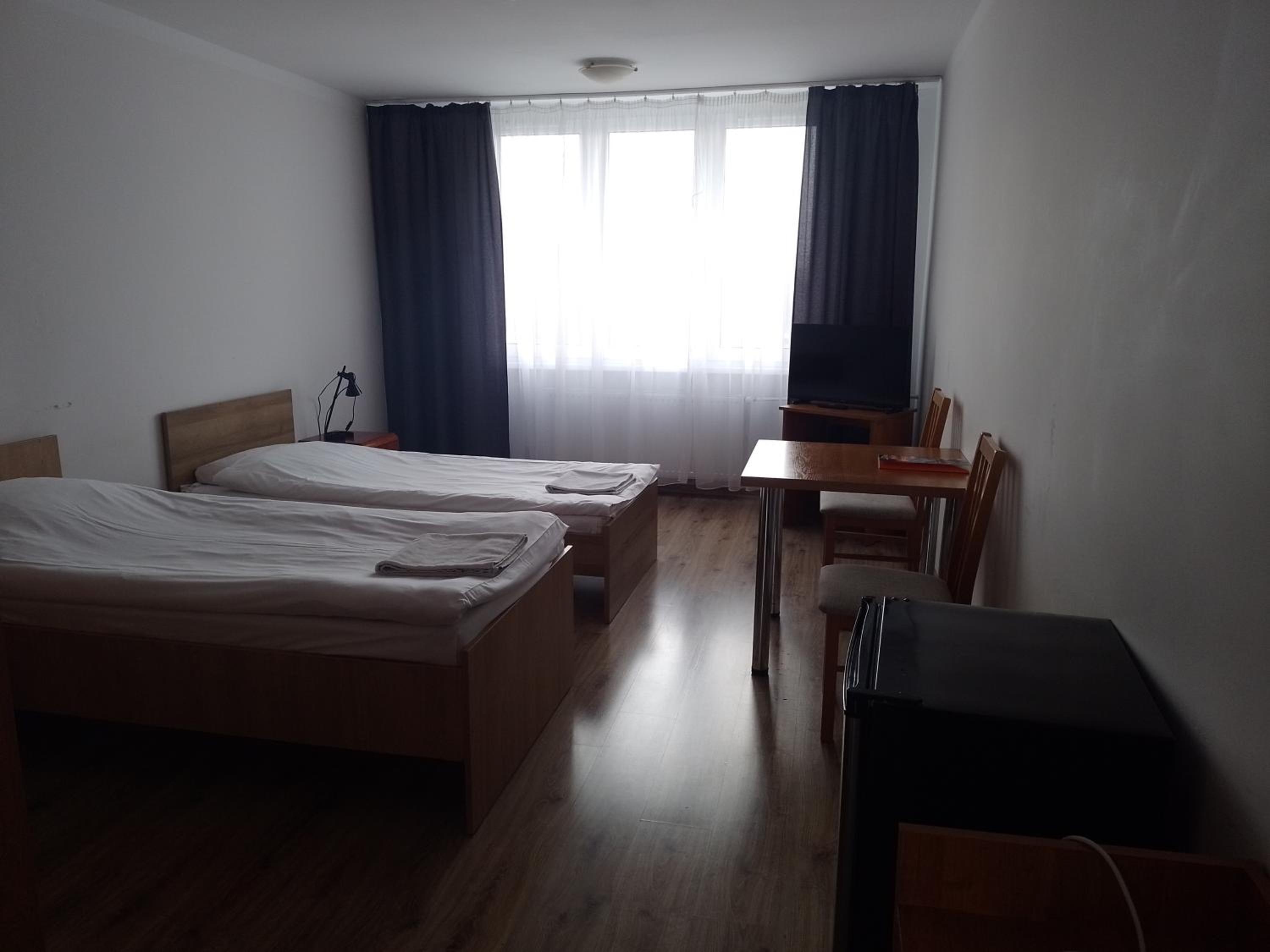 Large Twin Room - Photo 4
