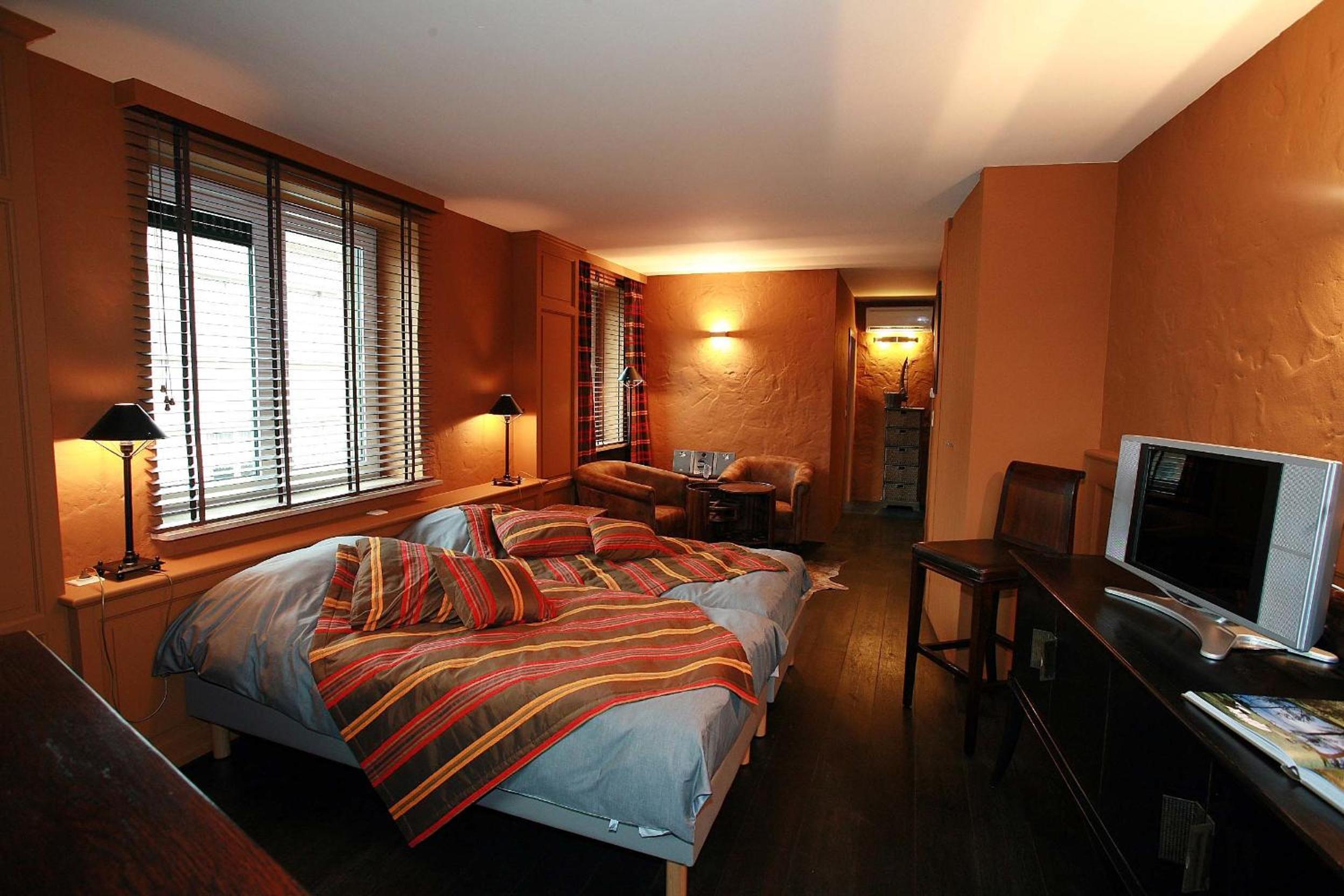 Corner Suite photo 2