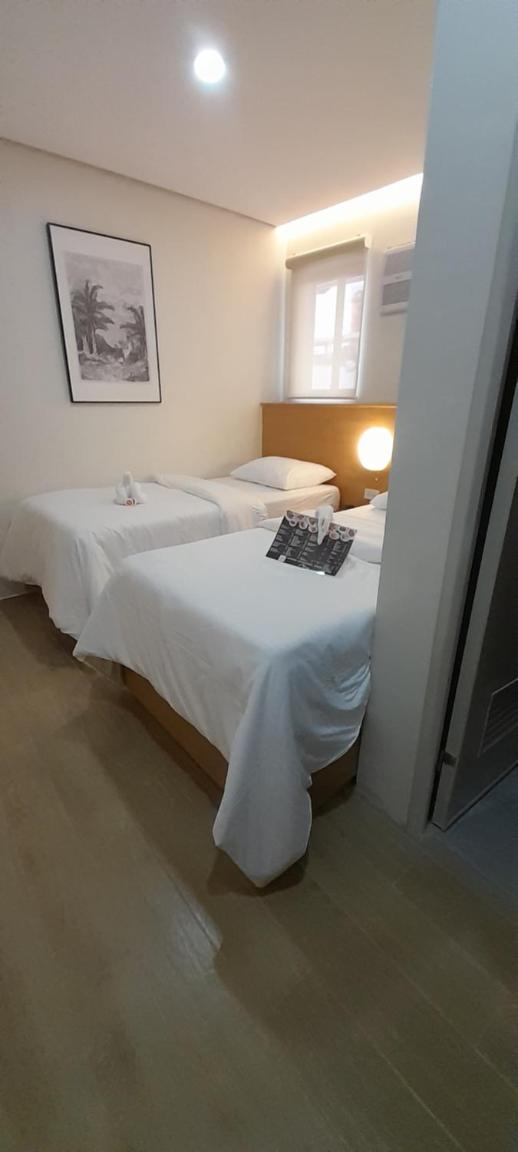 Twin Room with Bathroom - Photo 7