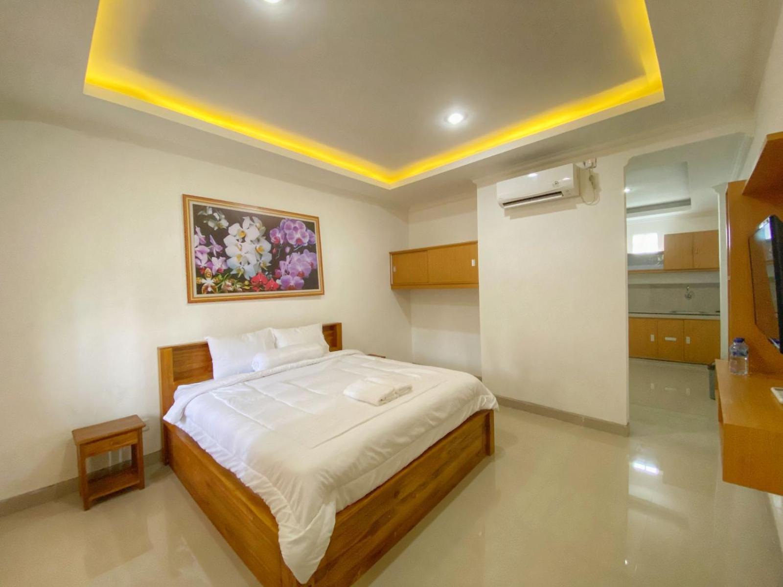 Standard King Room photo 3