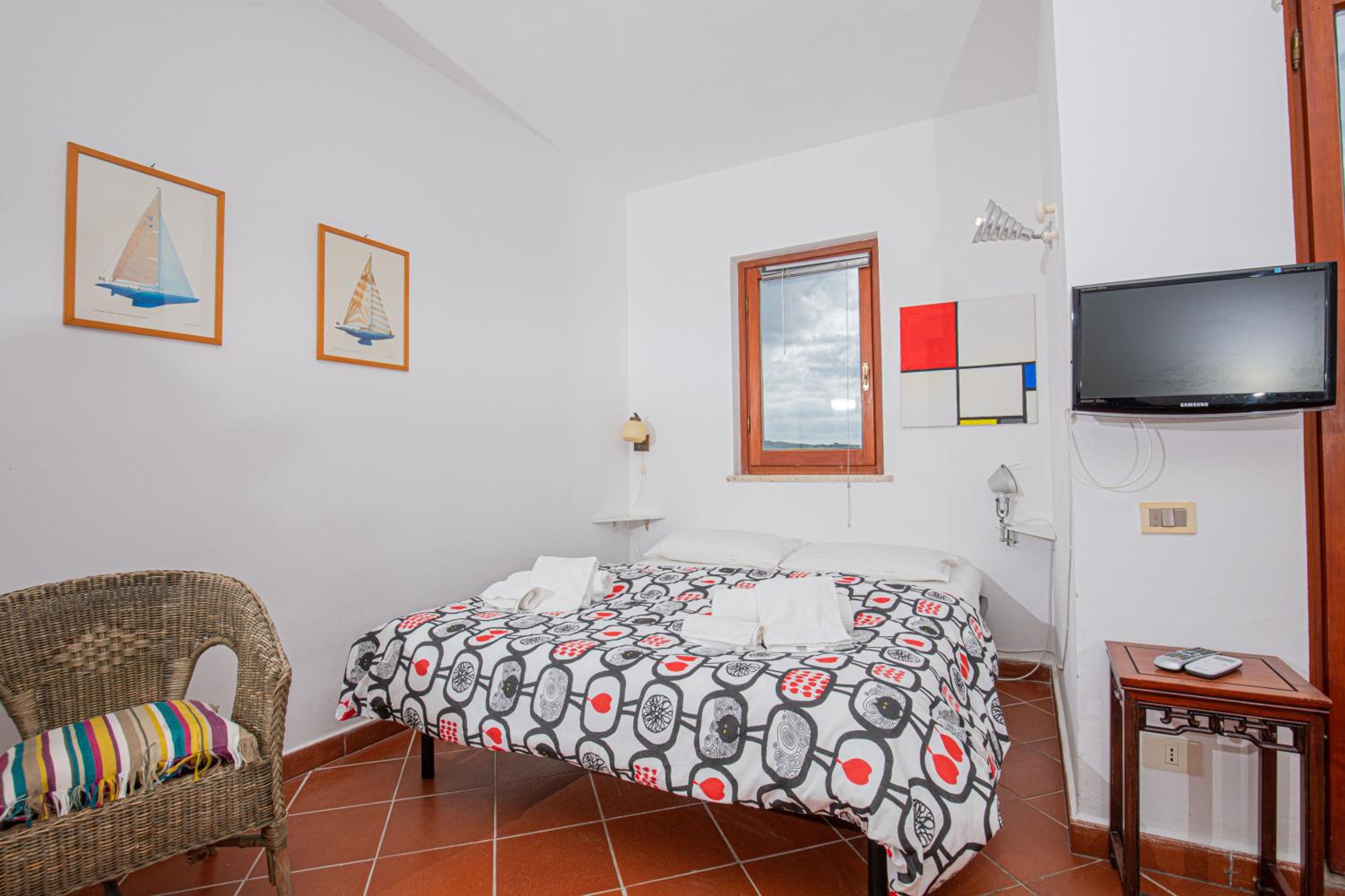 One-Bedroom Apartment photo 2