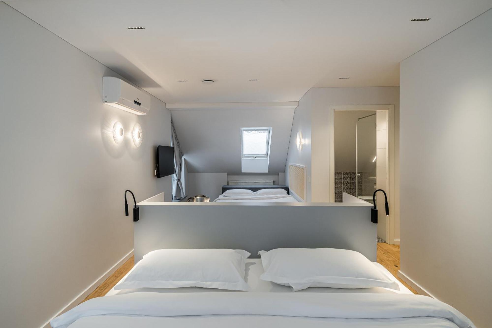 King Studio with Sofa Bed - Photo 4