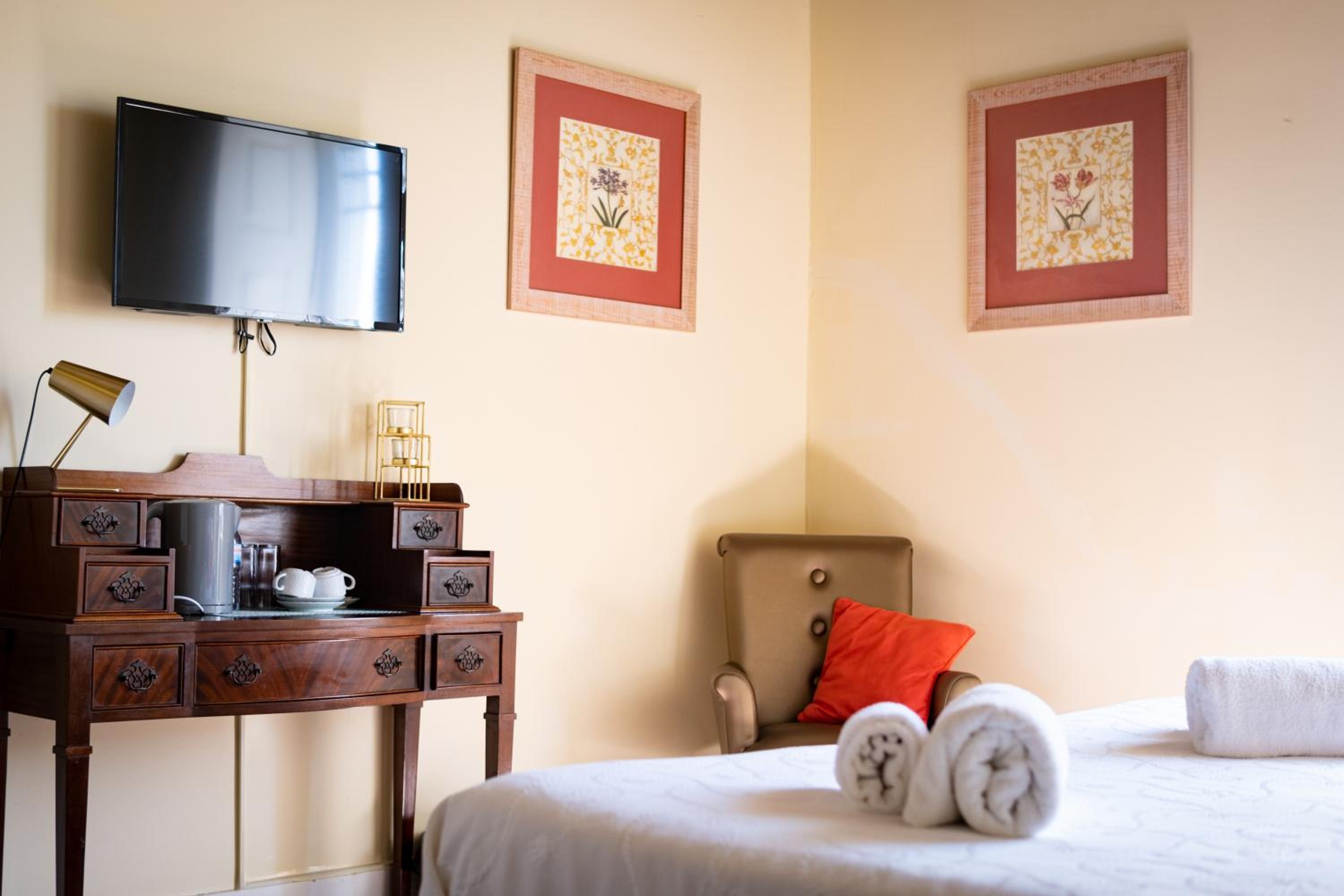 Deluxe King Suite