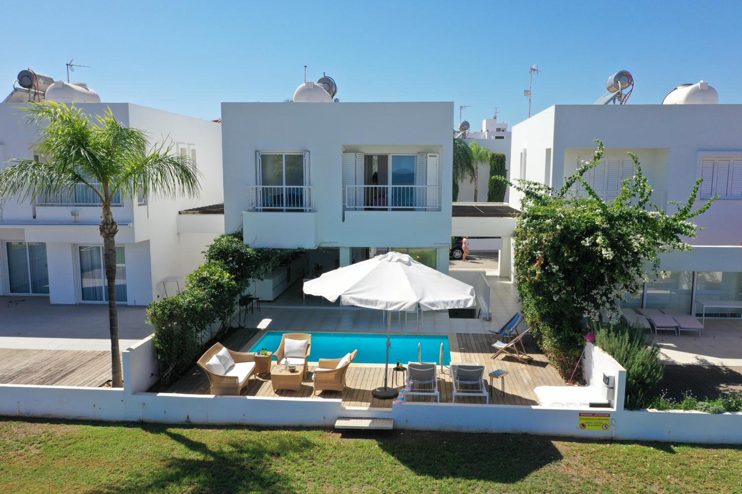 Three-Bedroom Villa photo 3