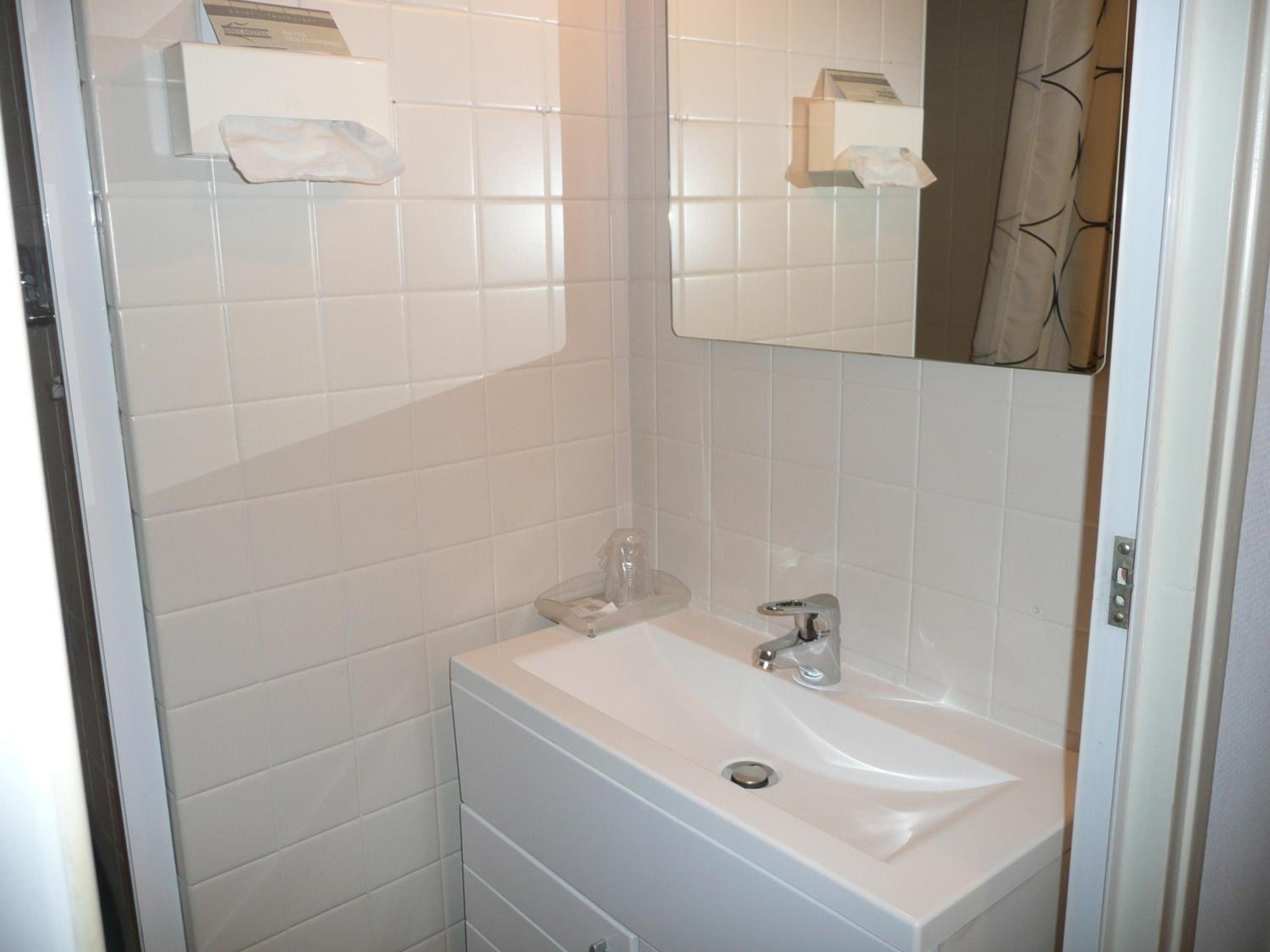 Economy Double Room photo 3