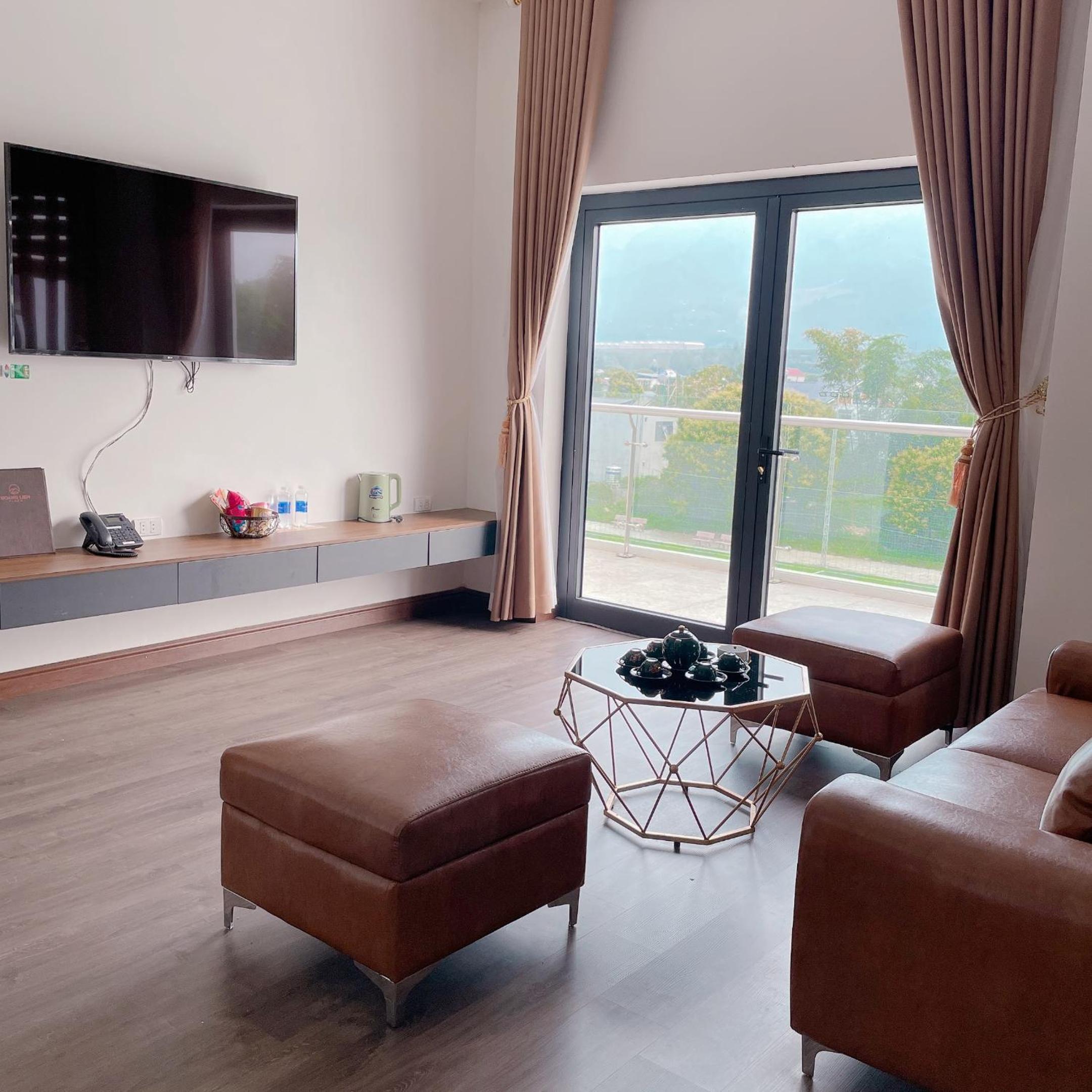 King Suite with Balcony photo 2