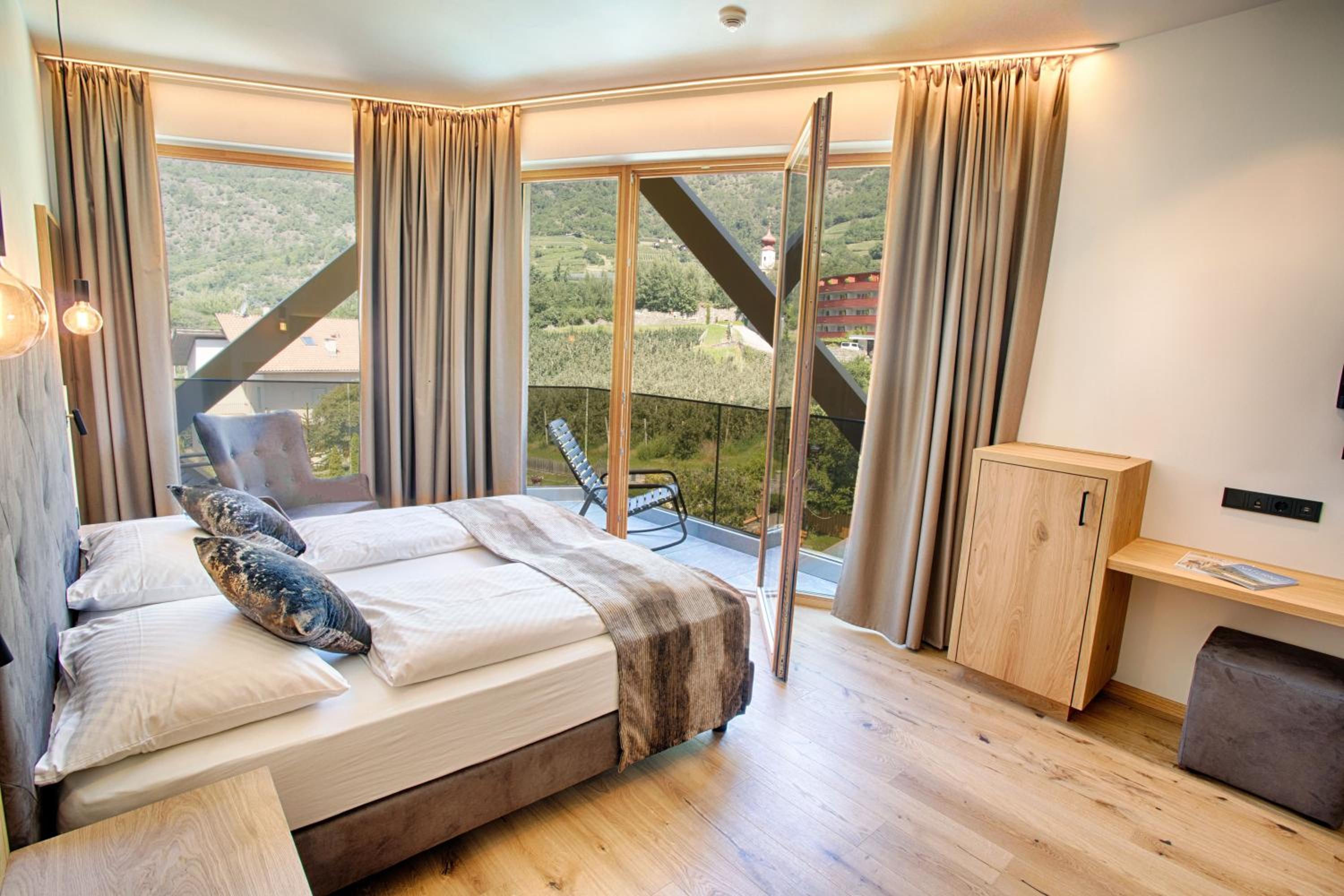 Double Room with Balcony - Photo 2