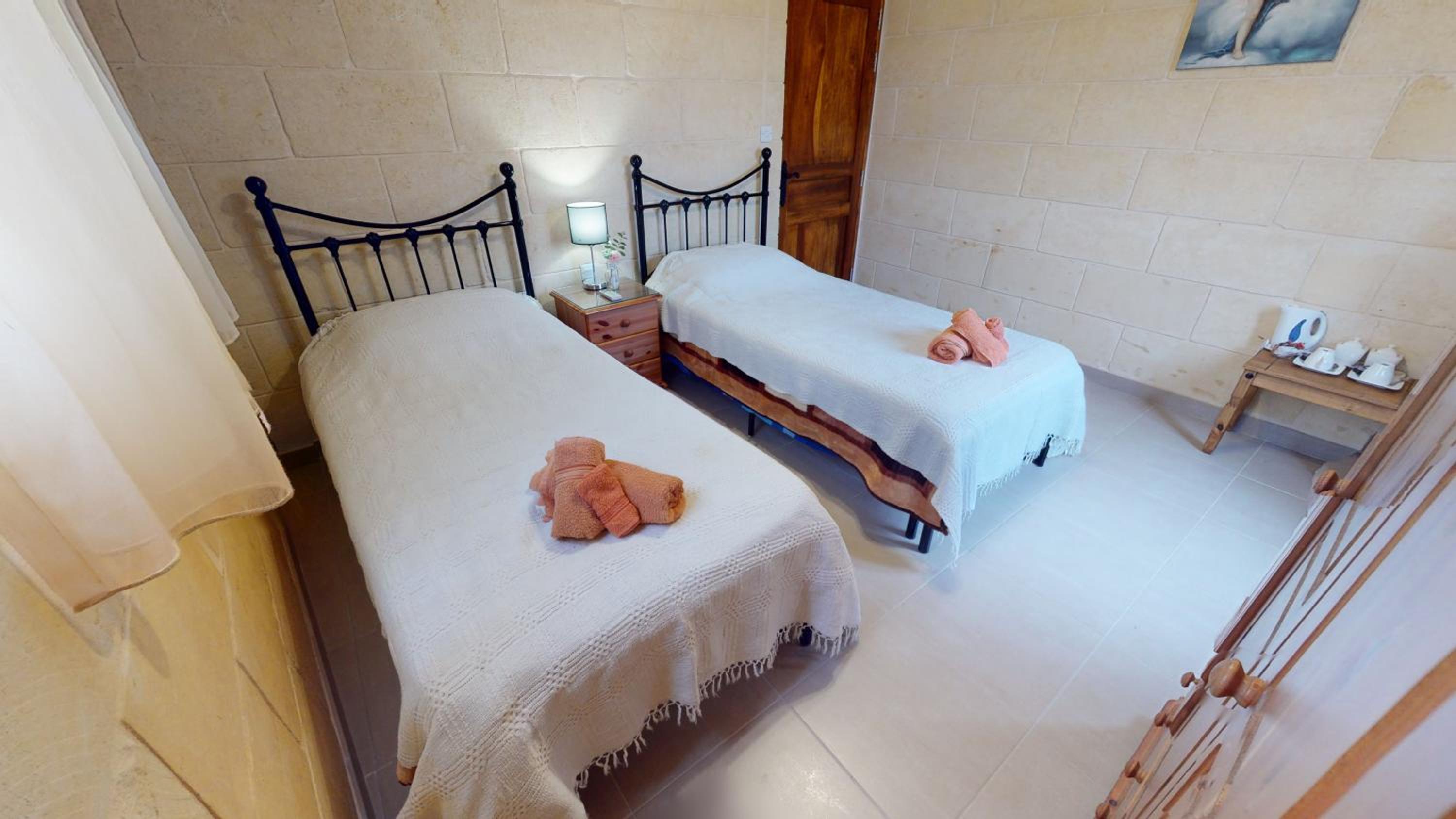 Twin Room with Shared Bathroom photo 3