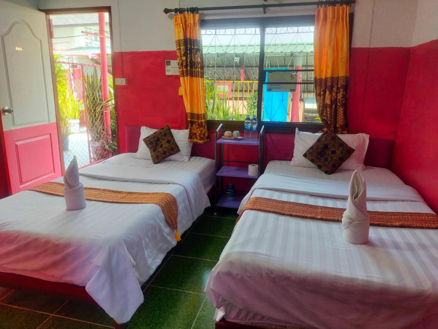 Twin Room with Private Bathroom - Photo 13