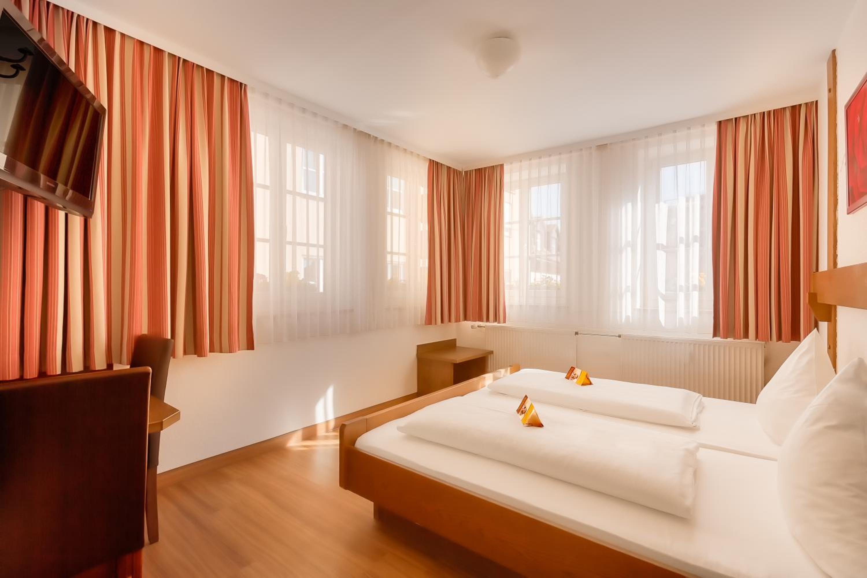 Double Room - Photo 4
