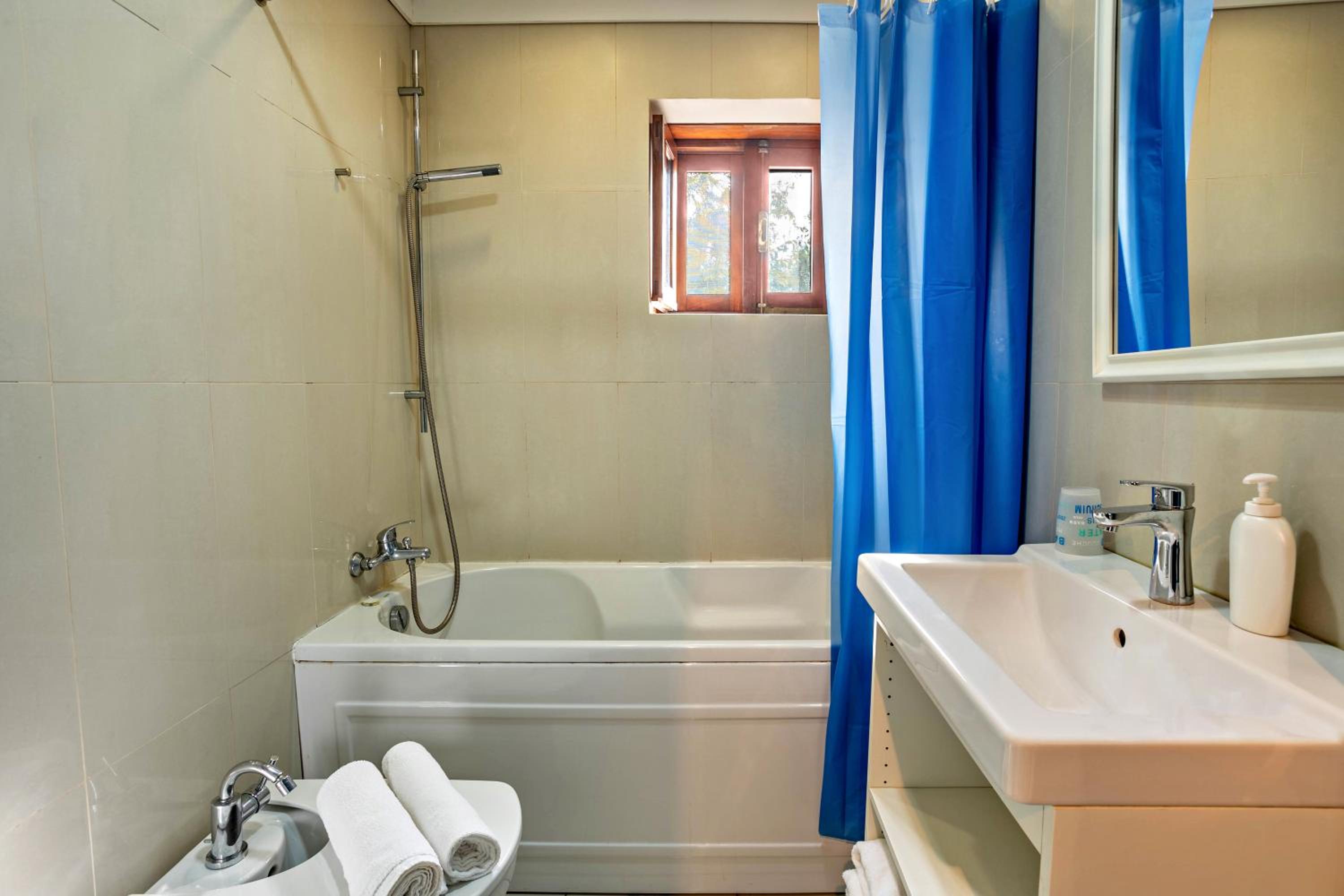 Three-Bedroom House photo 2