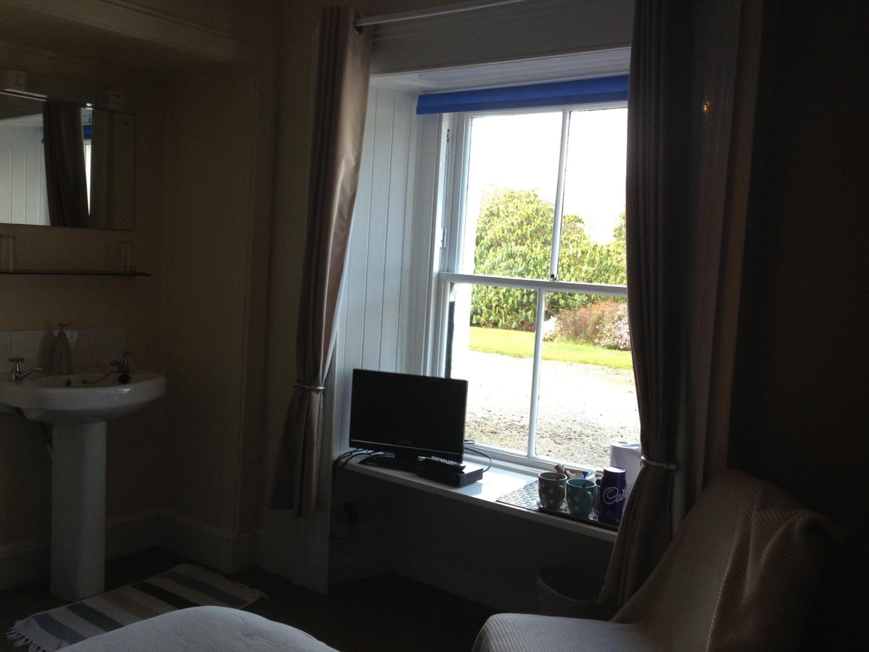 Twin Room with Private Bathroom - Photo 1
