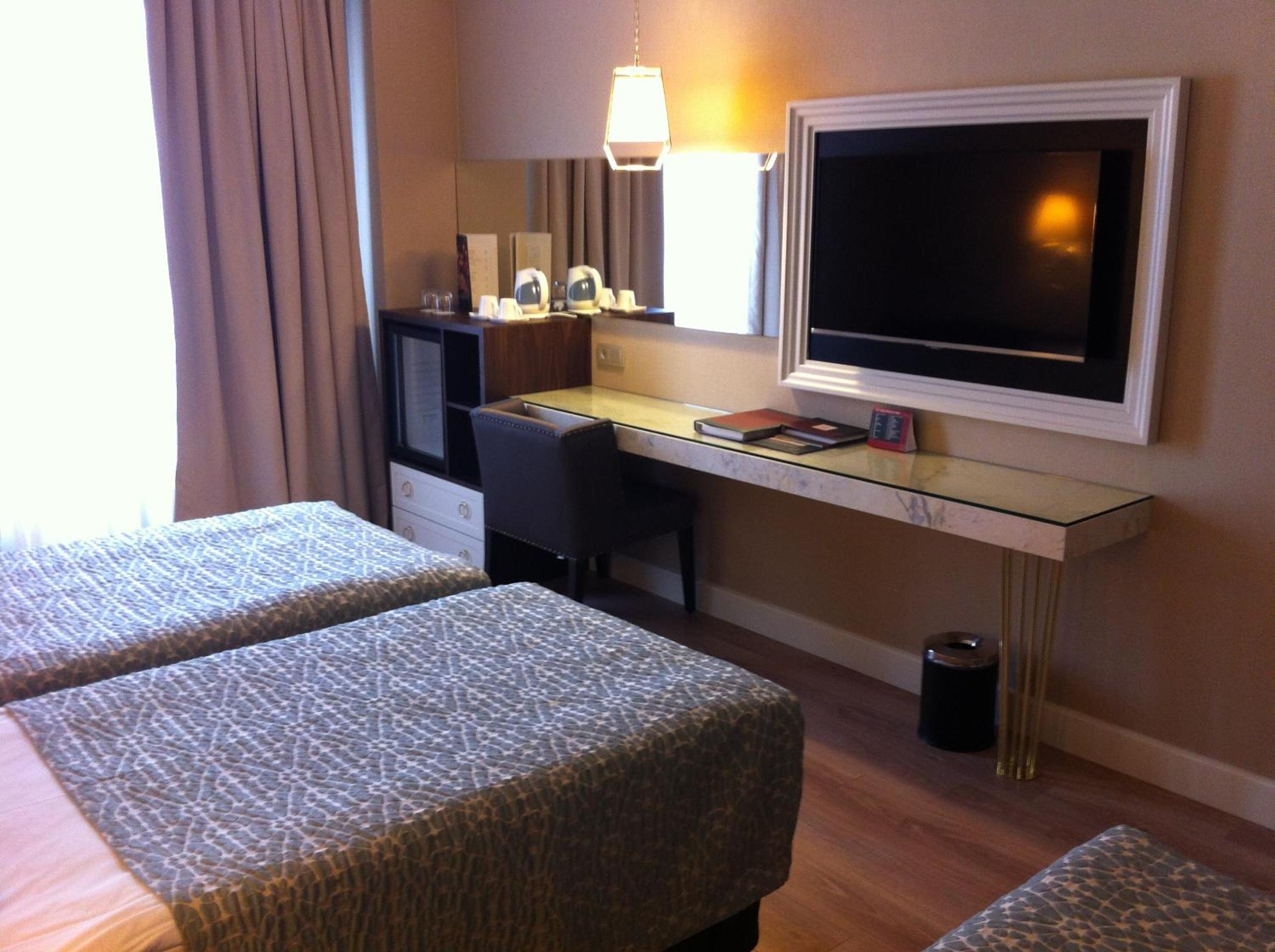Standard Triple Room with City View photo 2