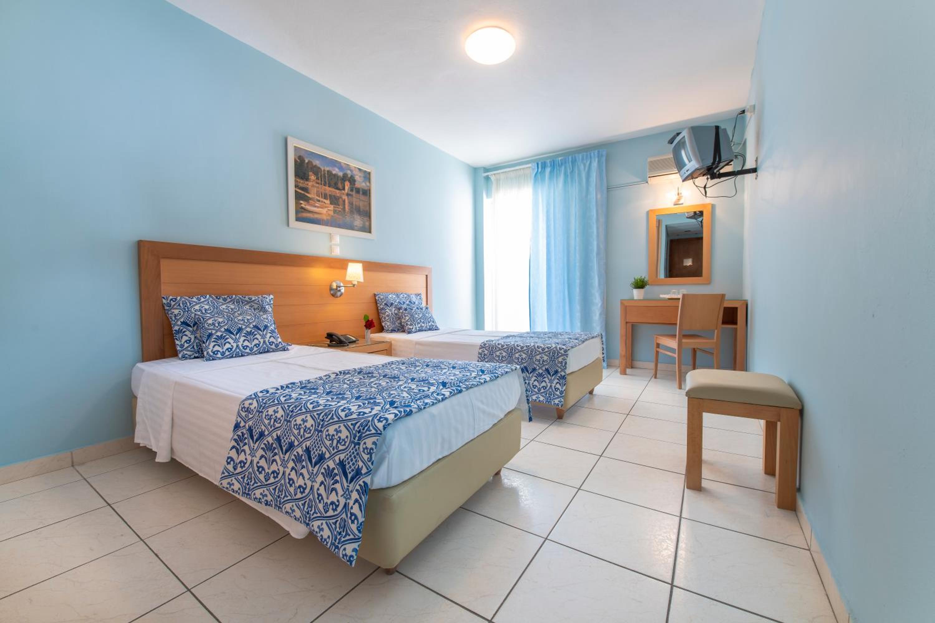 Classic Quadruple Room photo 2