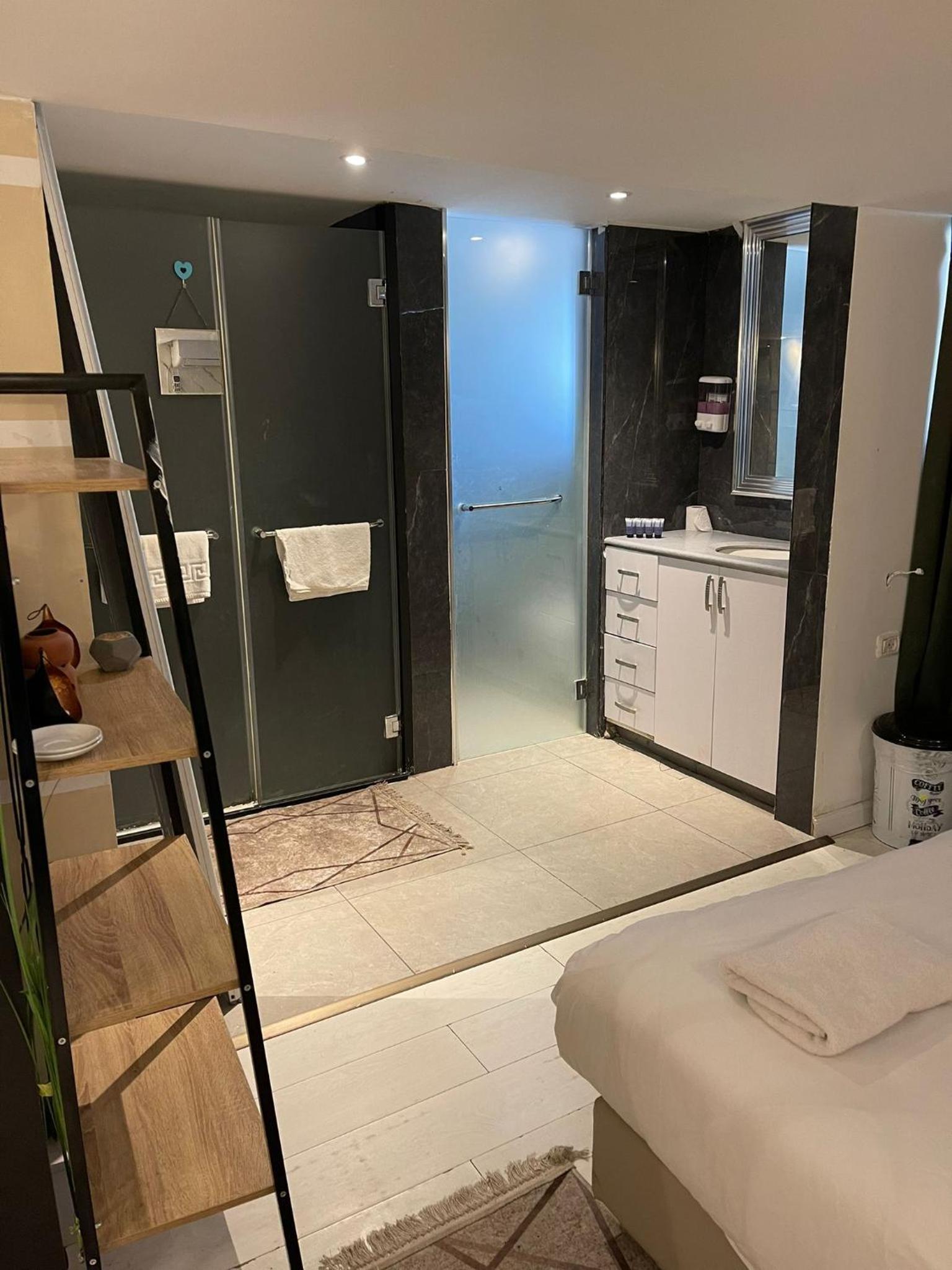 Deluxe Double or Twin Room - Photo 3